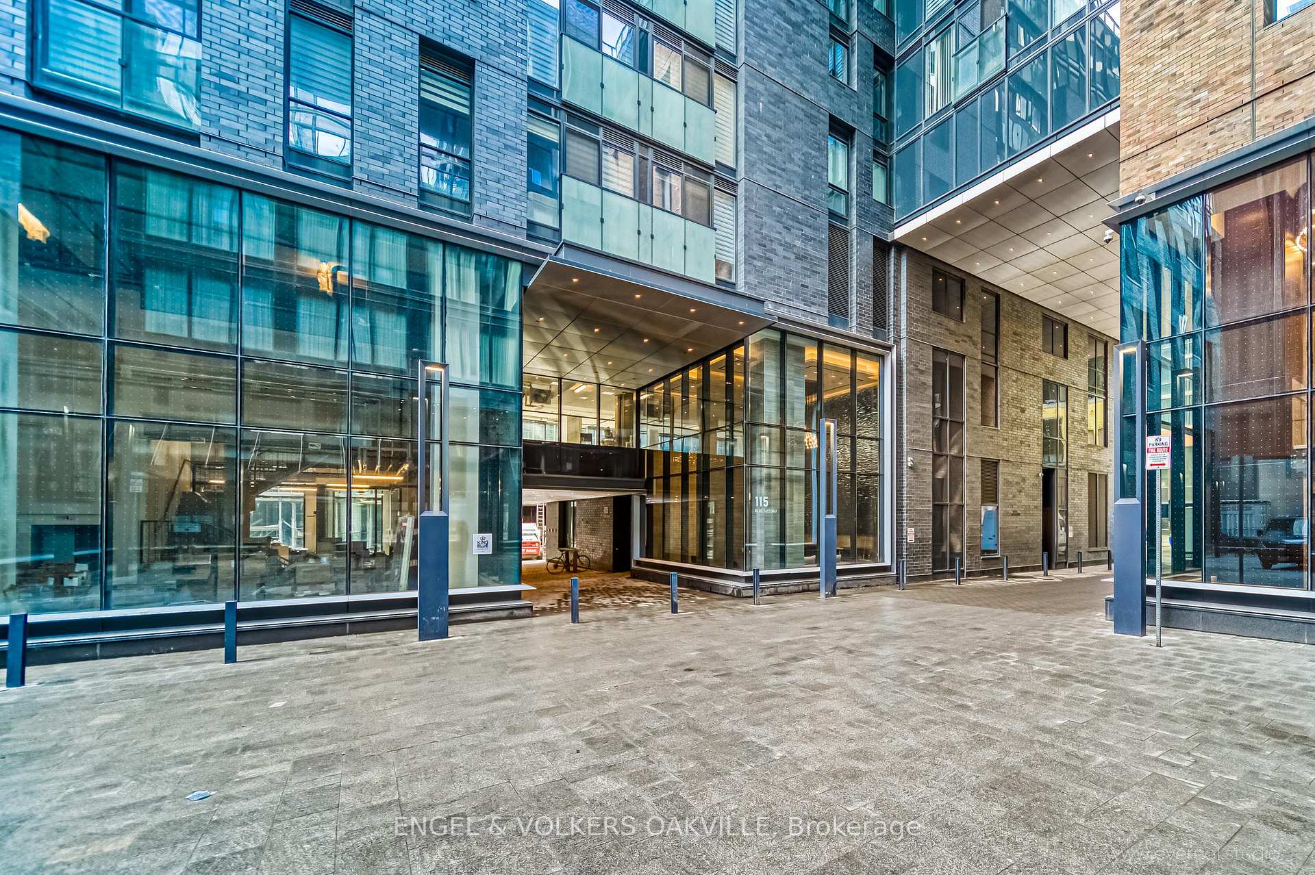 Photo 2 of Unit 2602, 115 Blue Jays Way, Toronto, Waterfront Communities — HOMEH