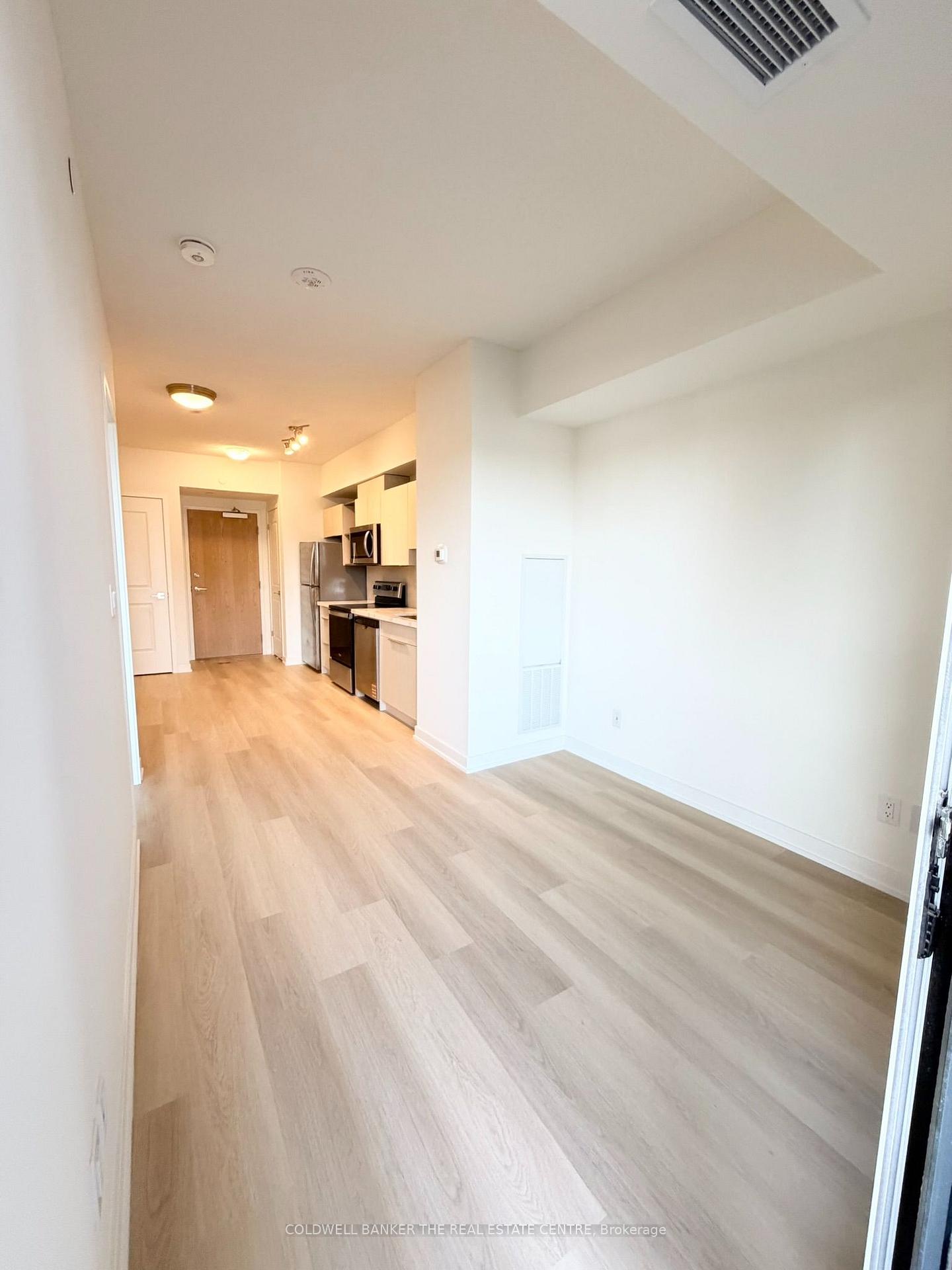 Photo 5 of Unit 302, 2839 Jane Street, North York, Glenfield-Jane Heights — HOMEH