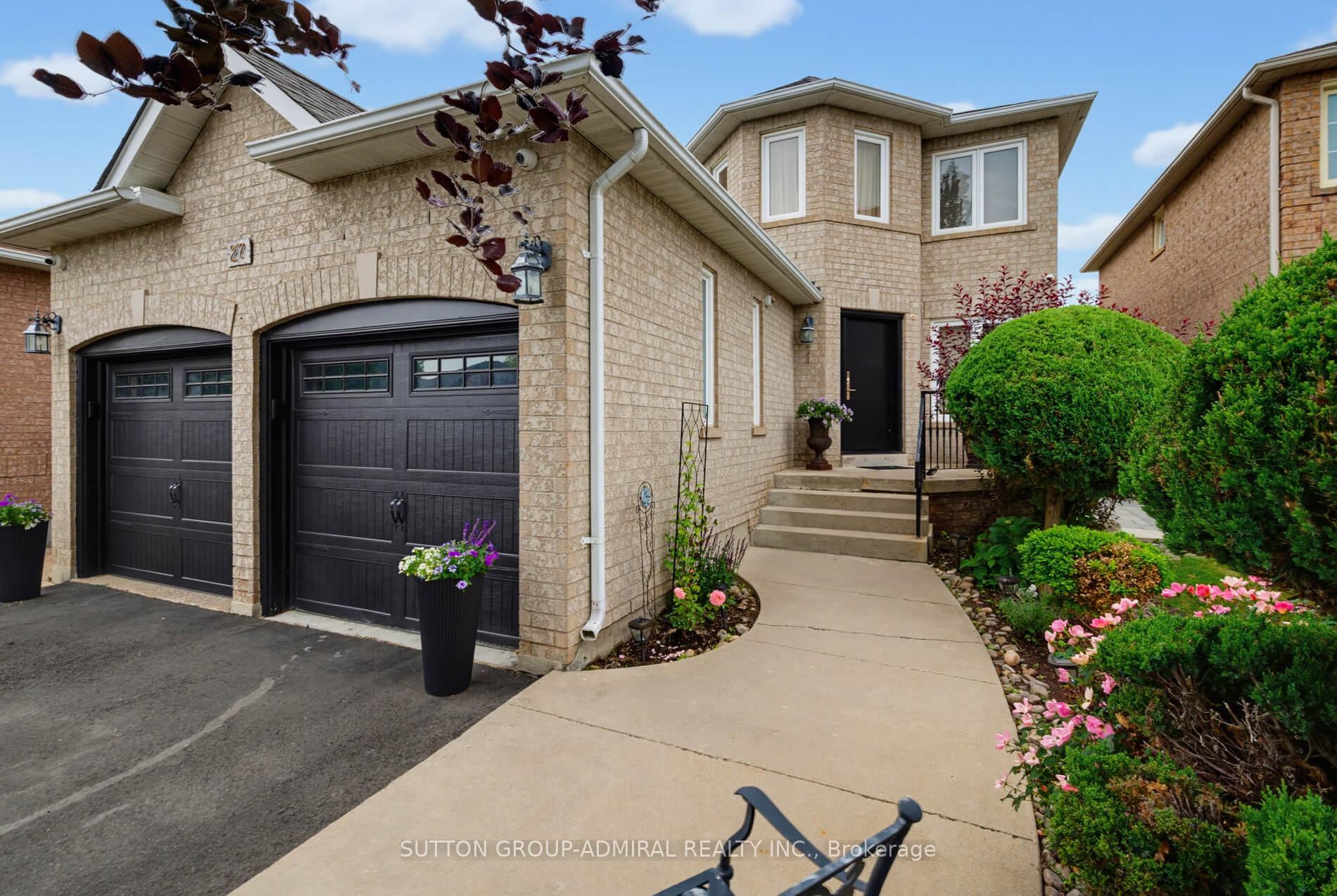 Photo 3 of 27 Pine Hollow Crescent, Vaughan, Maple — HOMEH