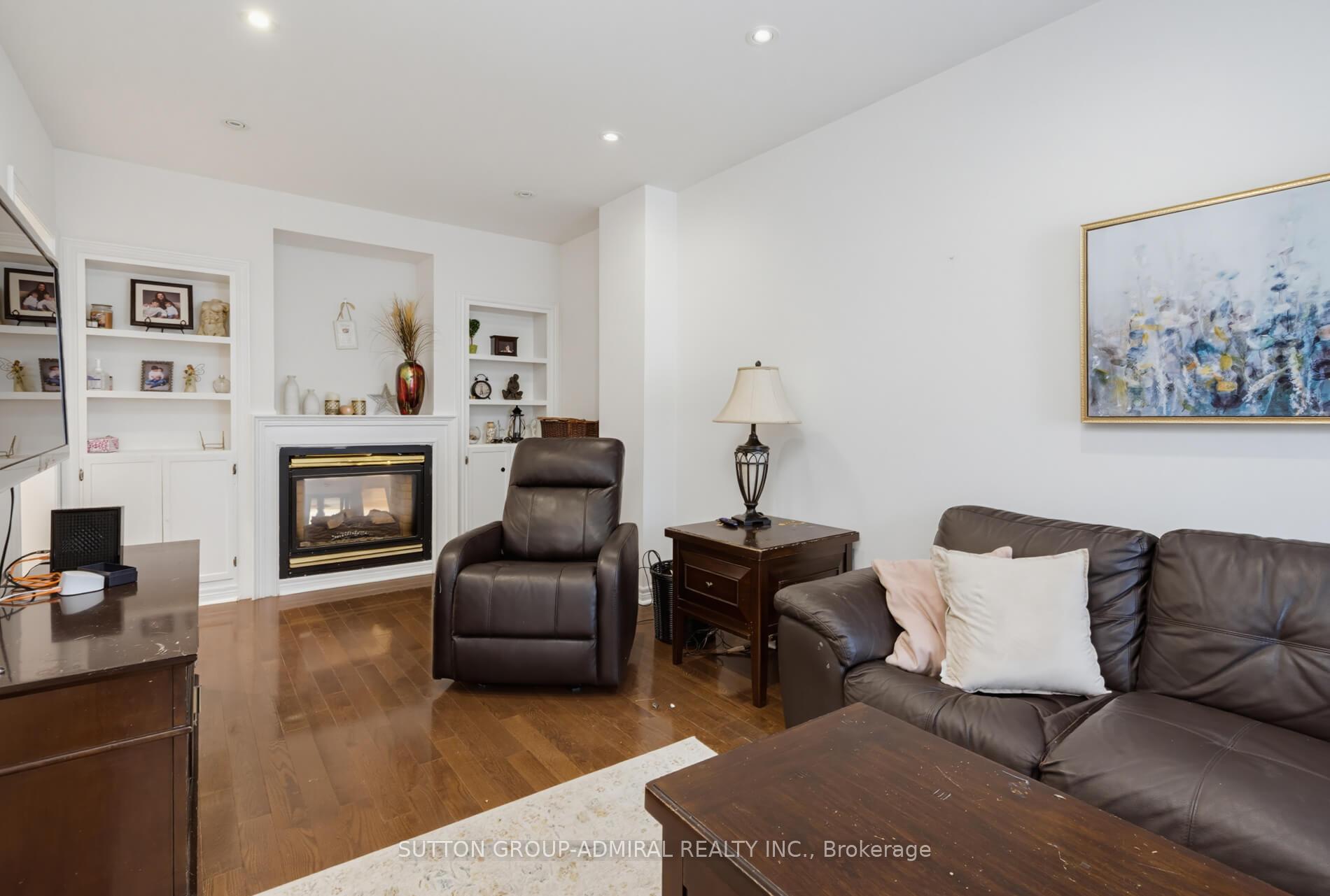 Photo 8 of 27 Pine Hollow Crescent, Vaughan, Maple — HOMEH