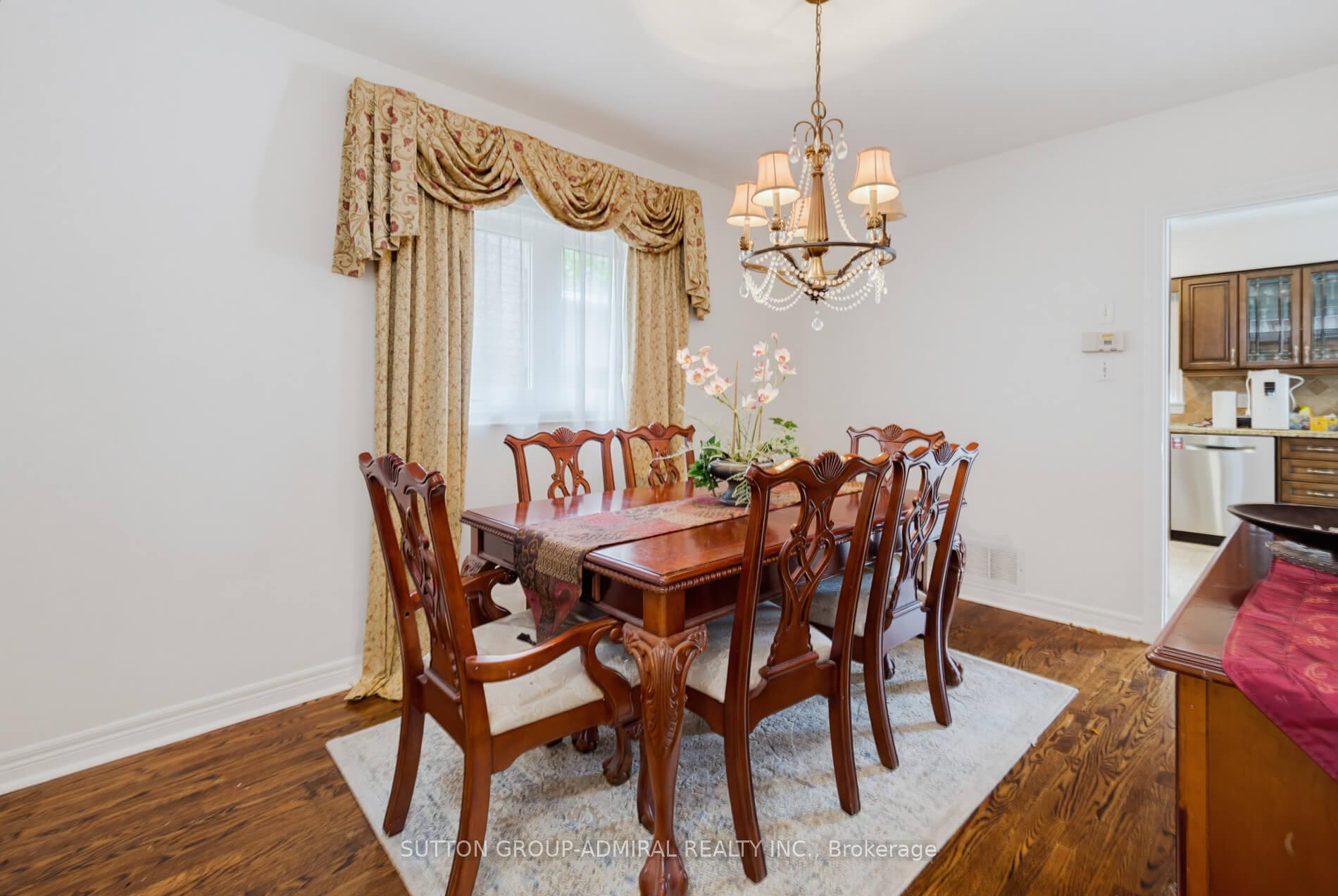 Photo 9 of 27 Pine Hollow Crescent, Vaughan, Maple — HOMEH