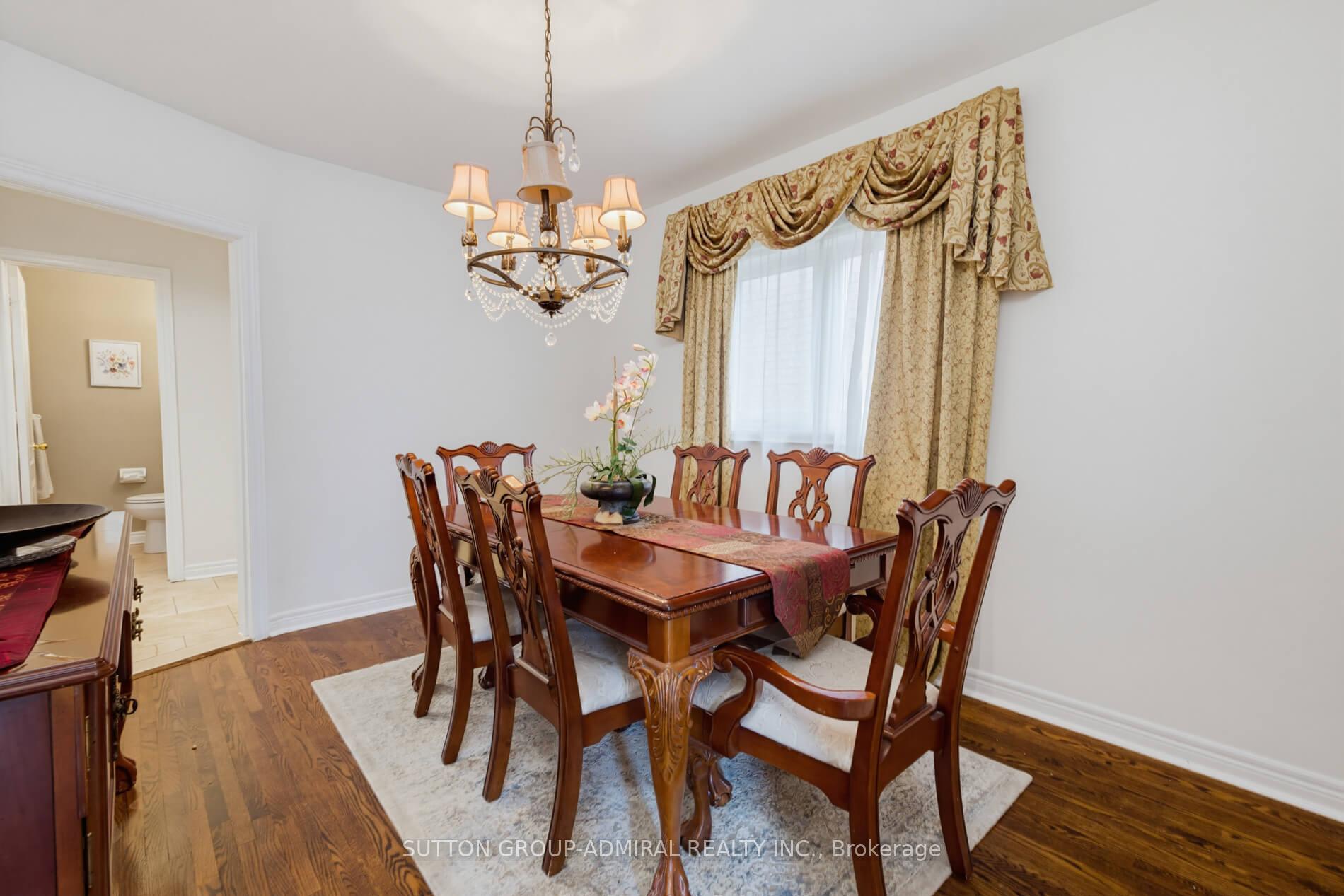 Photo 10 of 27 Pine Hollow Crescent, Vaughan, Maple — HOMEH