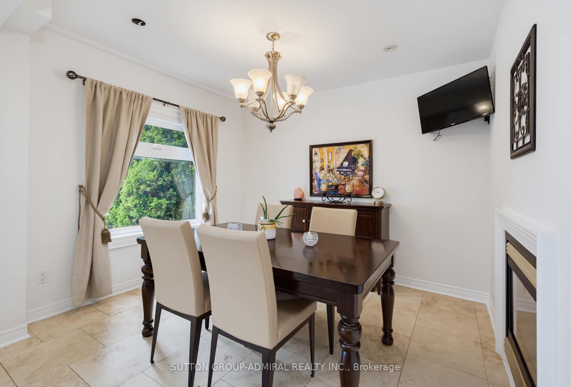 Photo 14 of 27 Pine Hollow Crescent, Vaughan, Maple — HOMEH