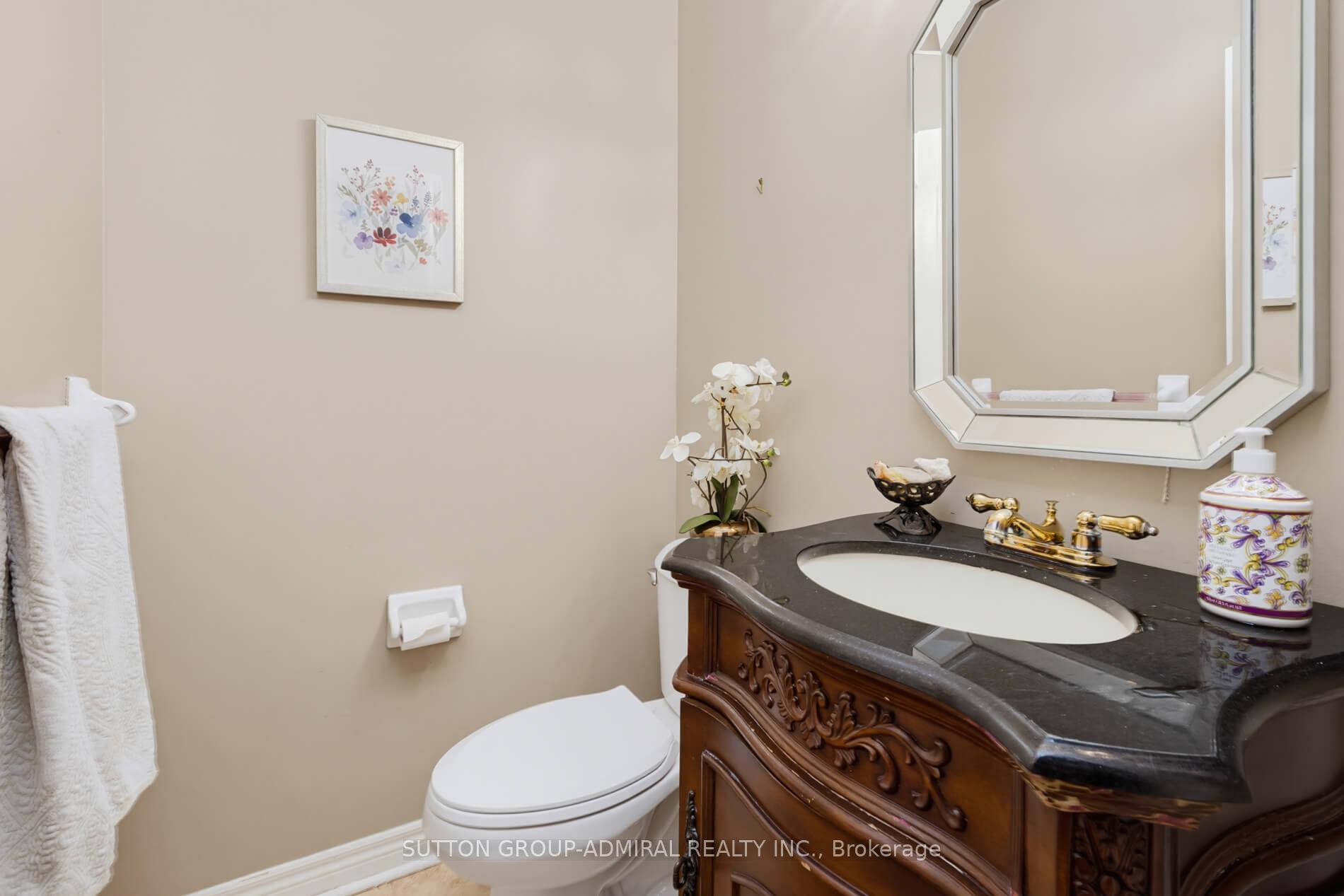 Photo 15 of 27 Pine Hollow Crescent, Vaughan, Maple — HOMEH