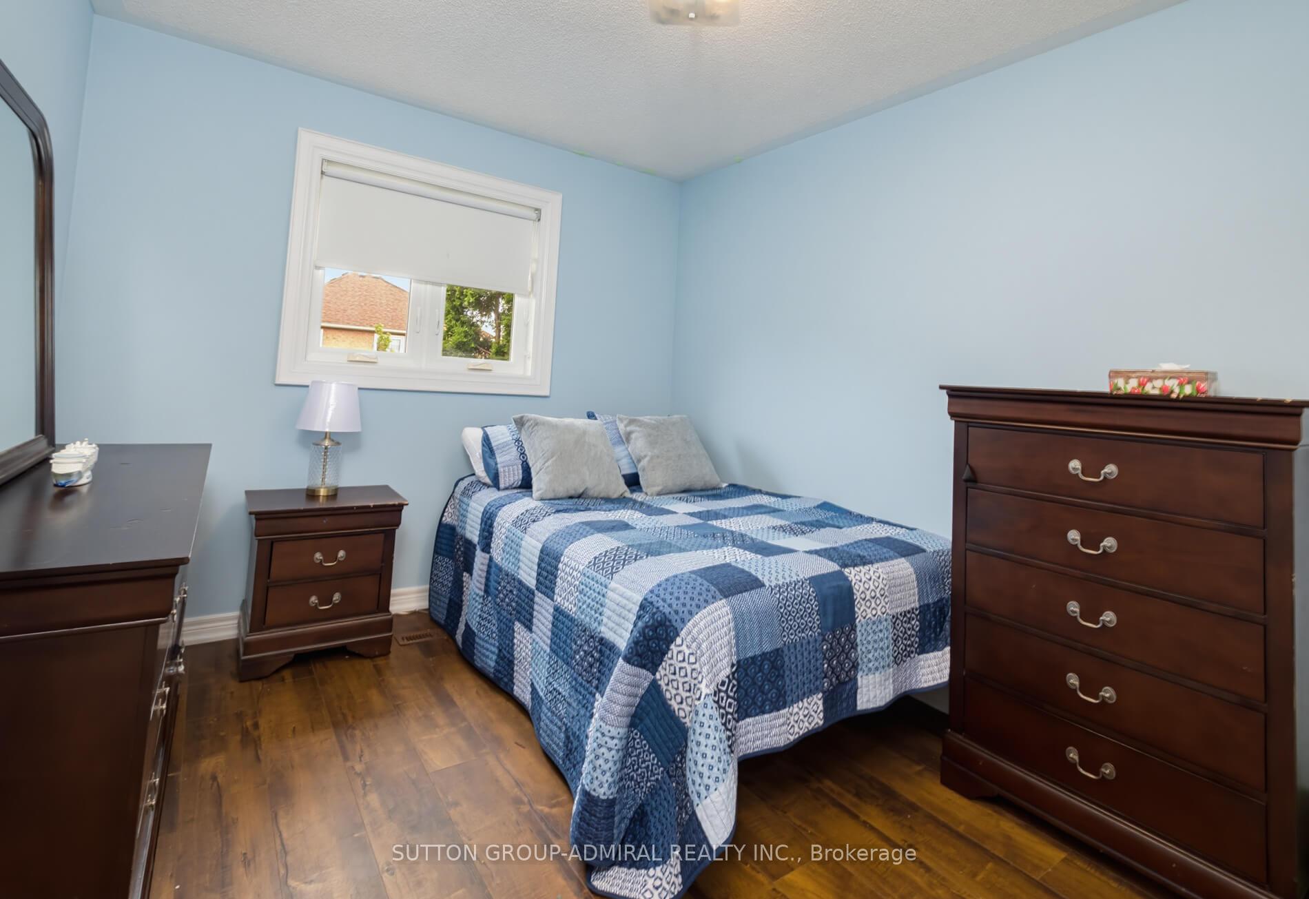 Photo 20 of 27 Pine Hollow Crescent, Vaughan, Maple — HOMEH