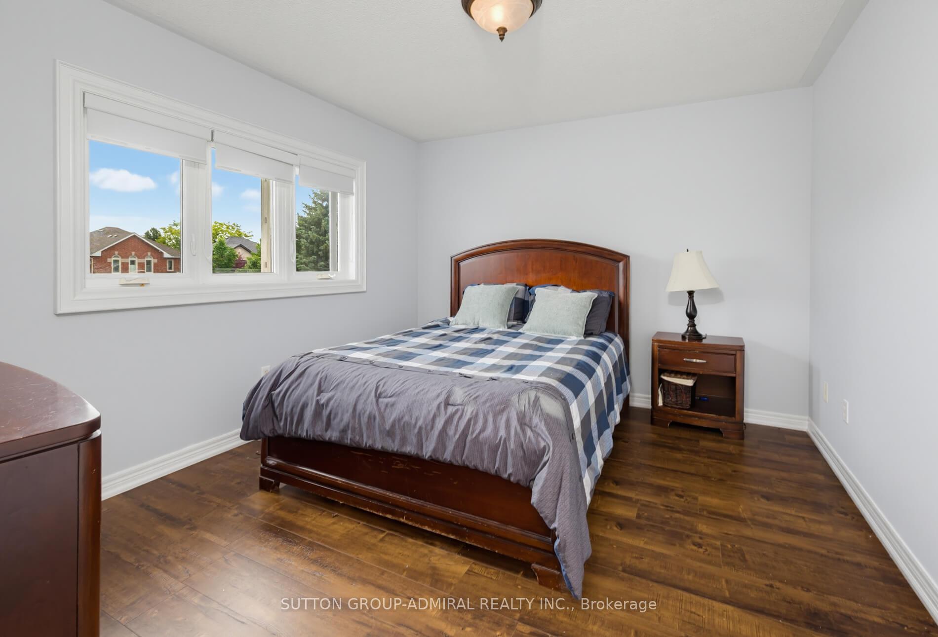 Photo 21 of 27 Pine Hollow Crescent, Vaughan, Maple — HOMEH