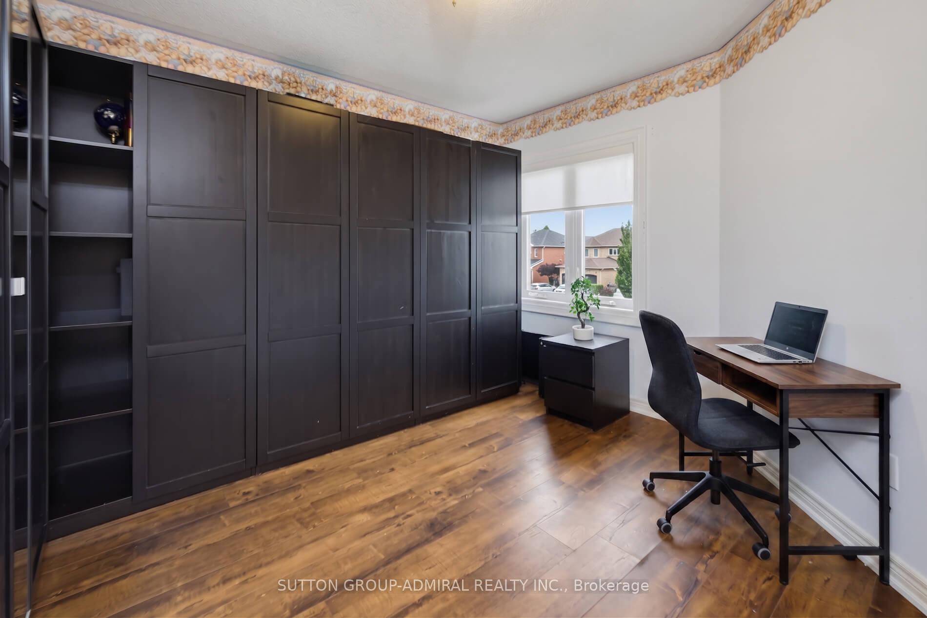 Photo 23 of 27 Pine Hollow Crescent, Vaughan, Maple — HOMEH