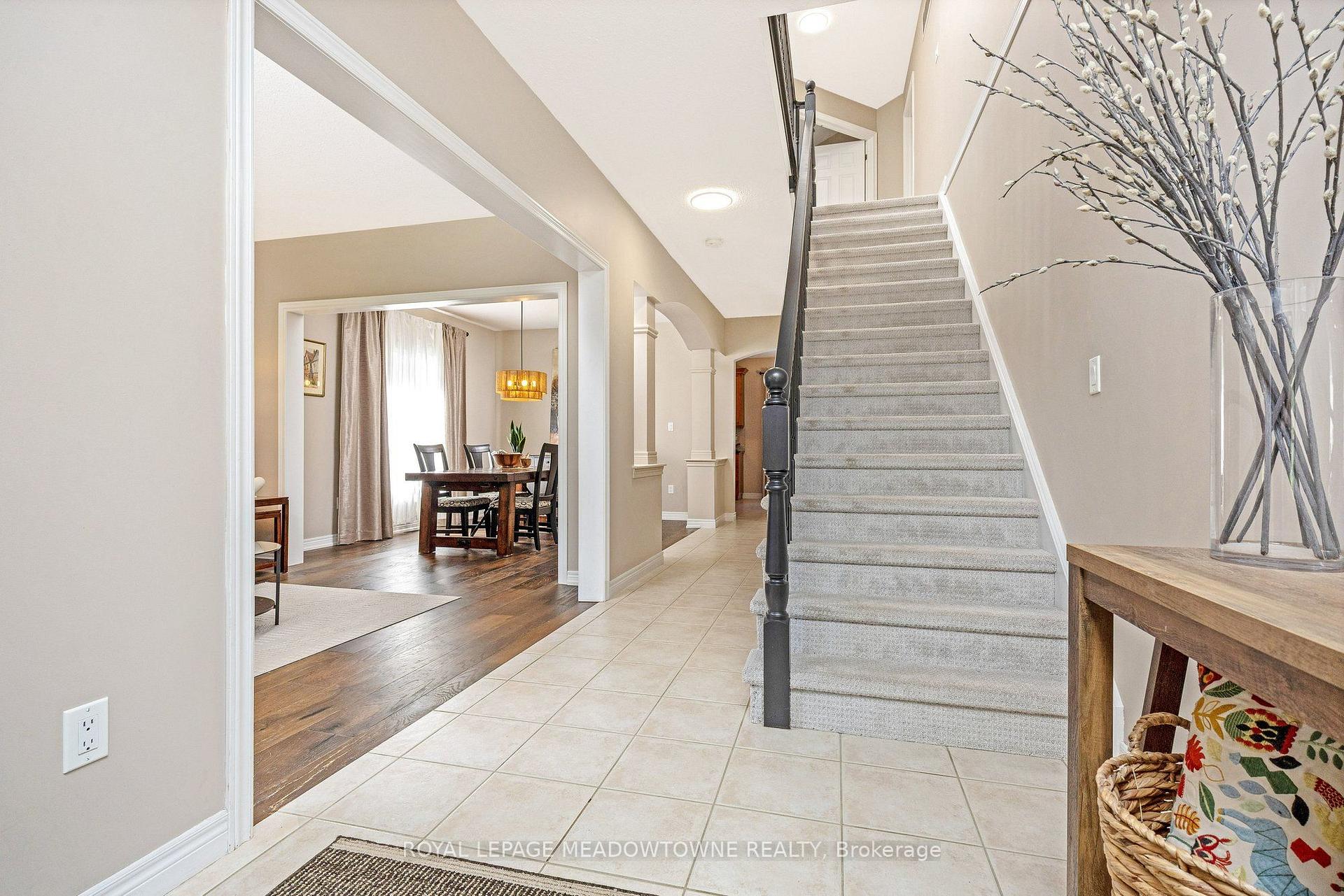 Photo 9 of 25 Salmon Way, Halton Hills, Acton — HOMEH