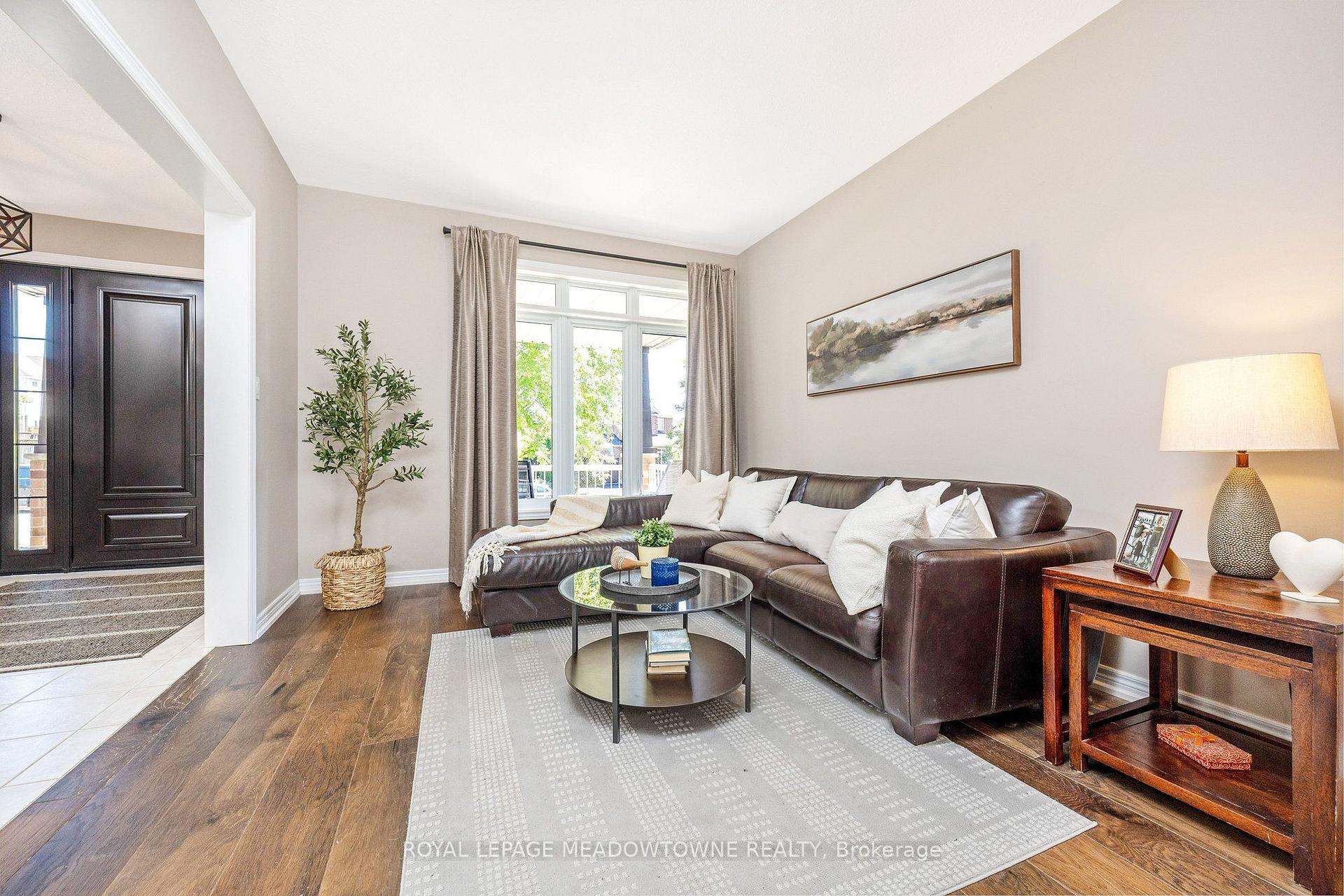 Photo 11 of 25 Salmon Way, Halton Hills, Acton — HOMEH