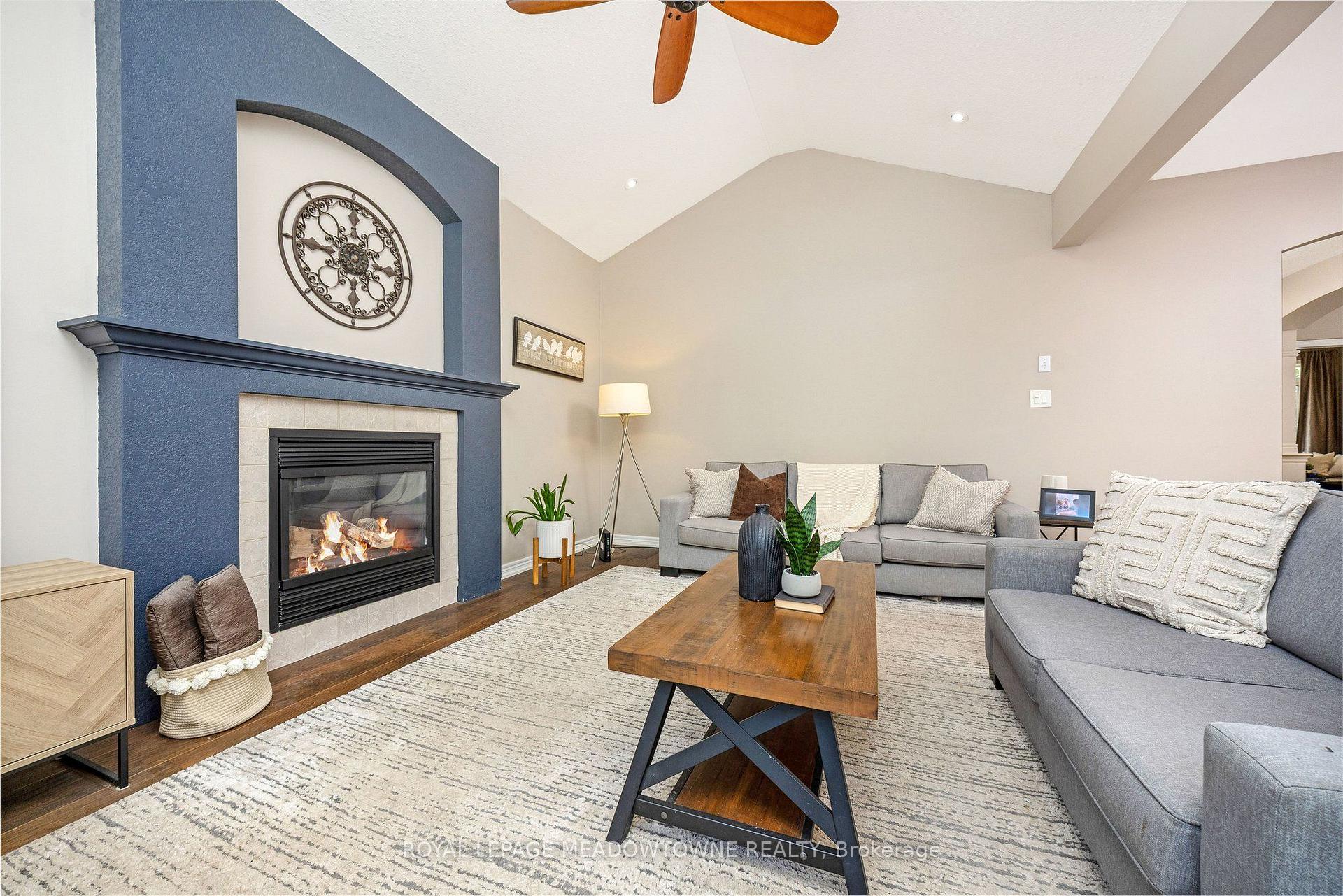 Photo 21 of 25 Salmon Way, Halton Hills, Acton — HOMEH