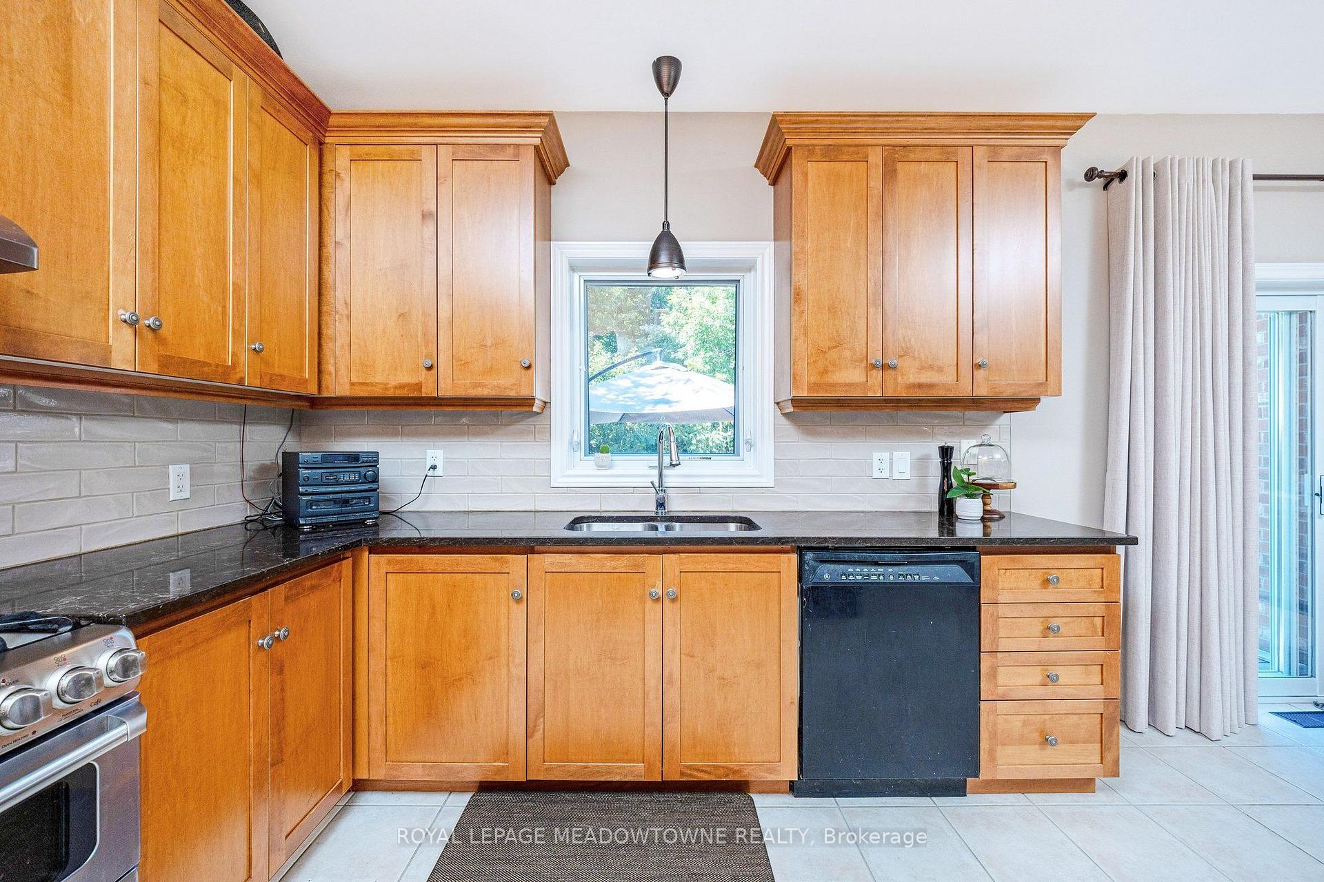 Photo 25 of 25 Salmon Way, Halton Hills, Acton — HOMEH