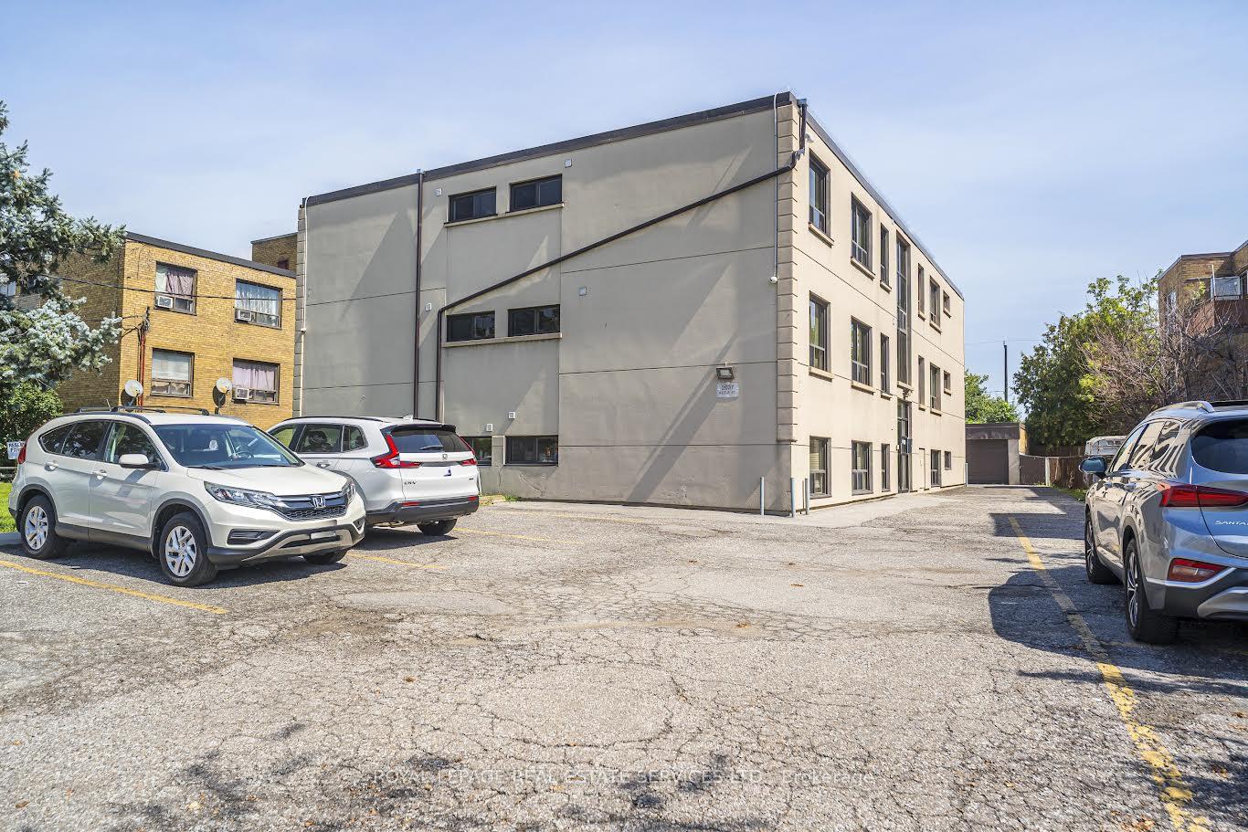 Photo 4 of Unit 1A, 2637 Keele Street, North York, Maple Leaf — HOMEH
