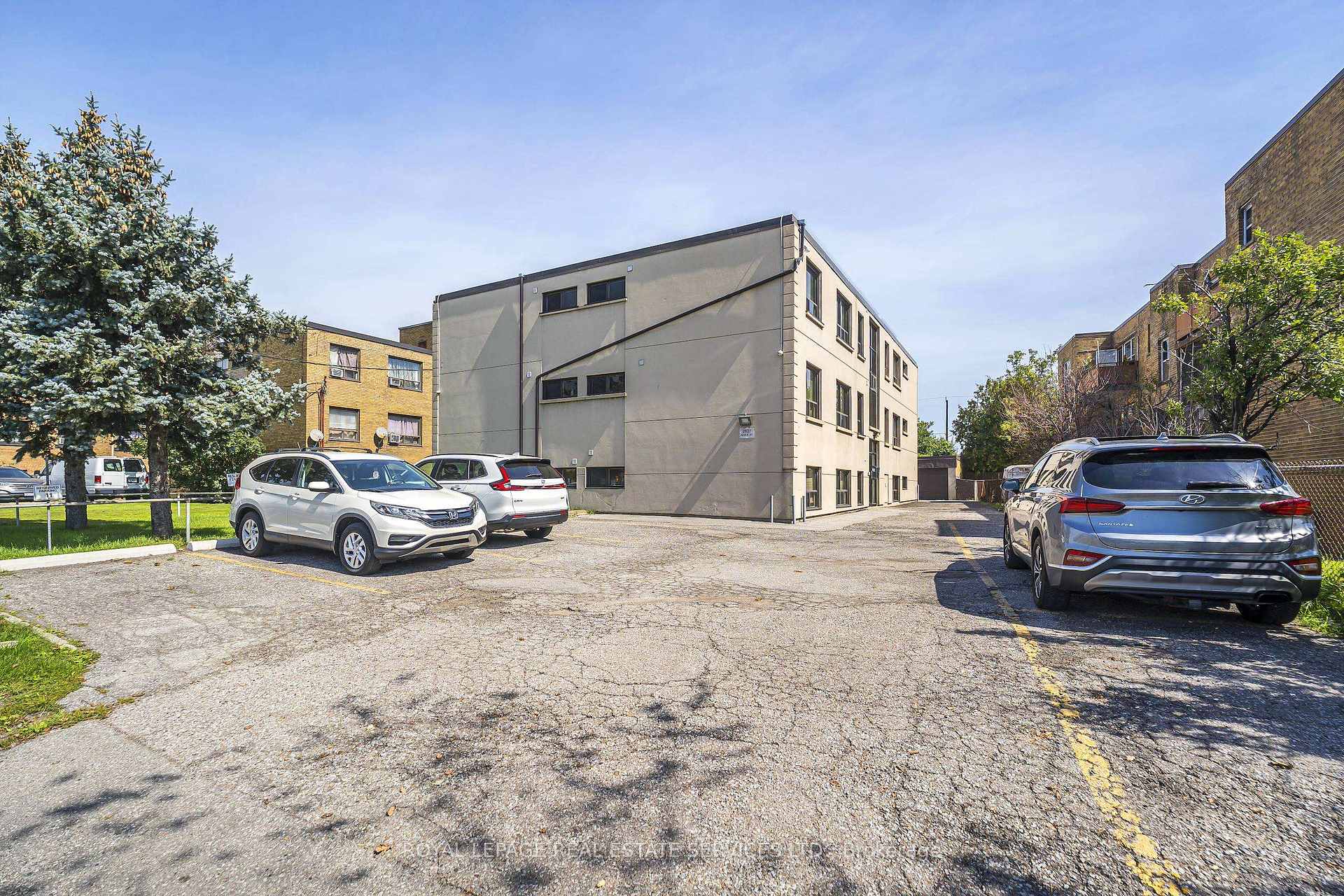 Photo 8 of Unit 1A, 2637 Keele Street, North York, Maple Leaf — HOMEH