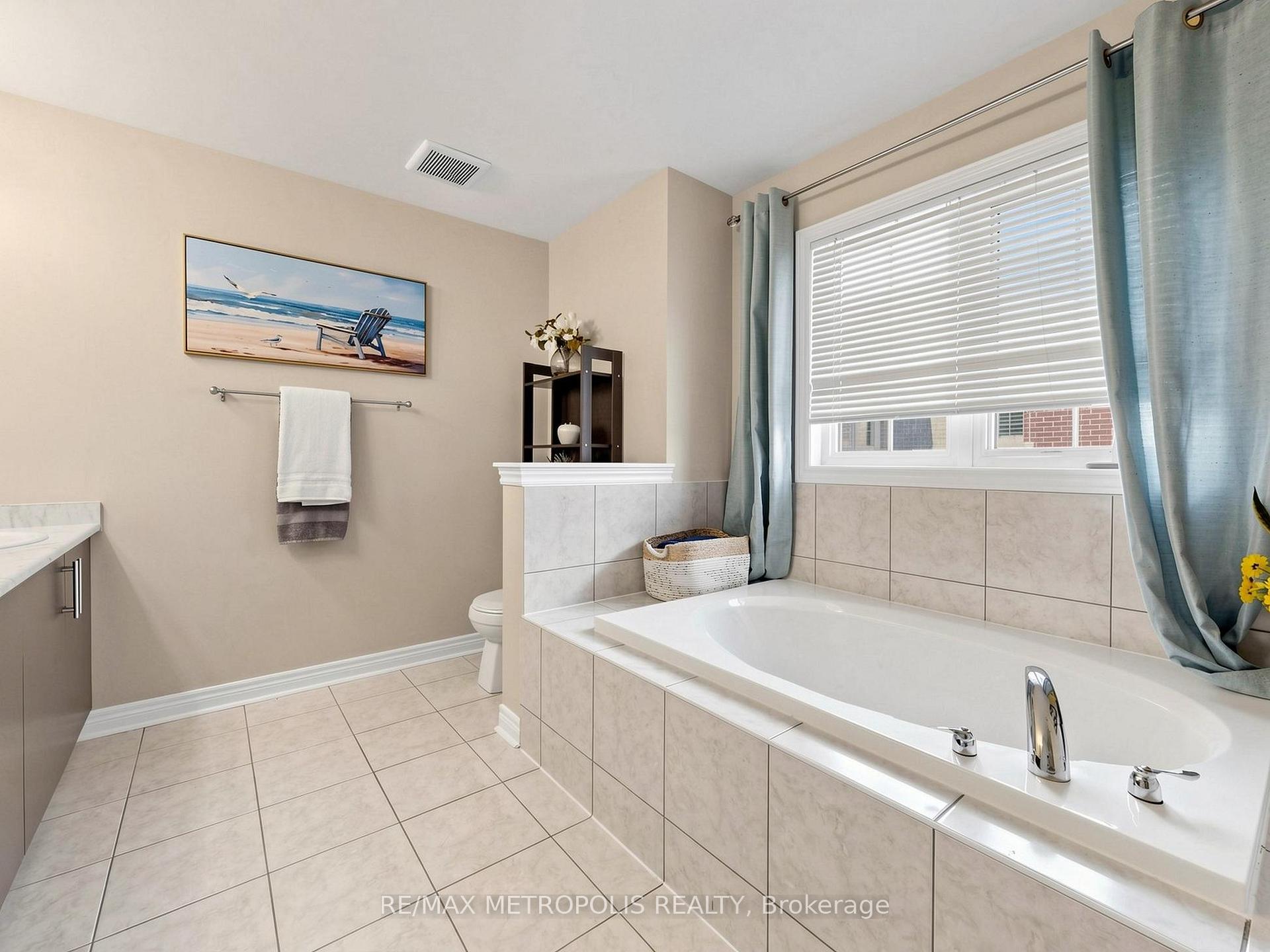 Photo 33 of 84 Braebrook Drive, Whitby, Rolling Acres — HOMEH