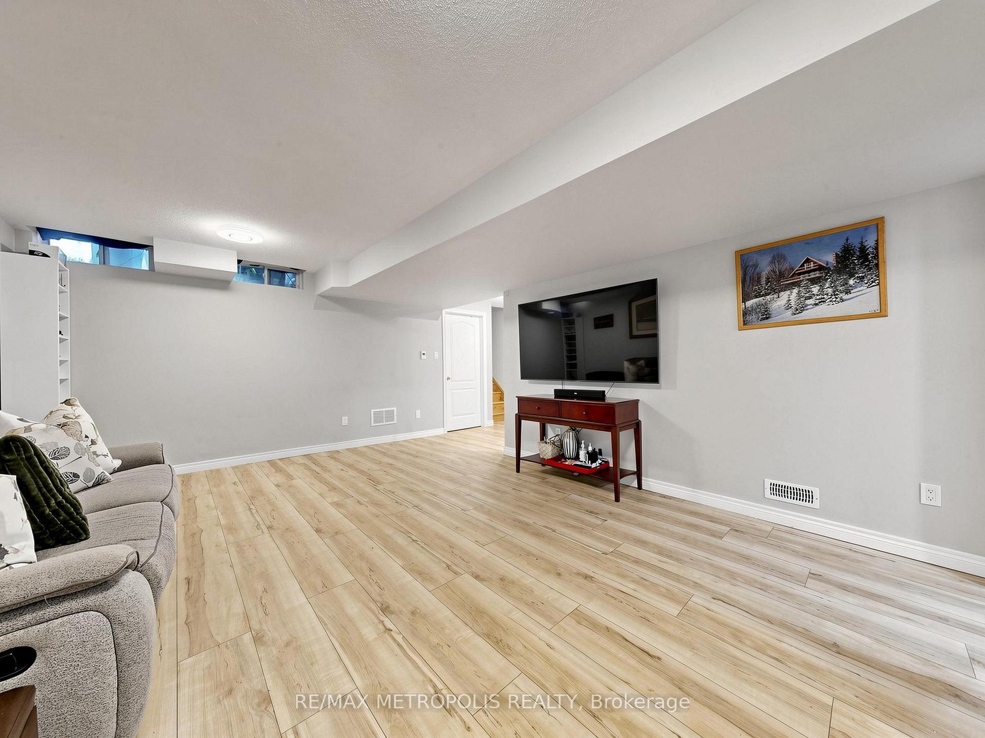 Photo 39 of 84 Braebrook Drive, Whitby, Rolling Acres — HOMEH