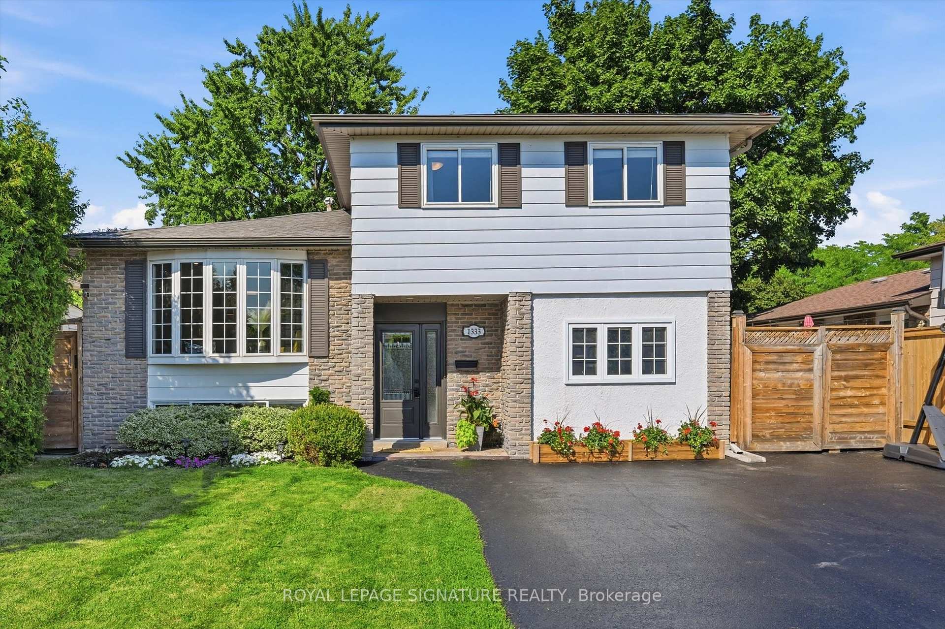 Front of 1333 Woodvale Place