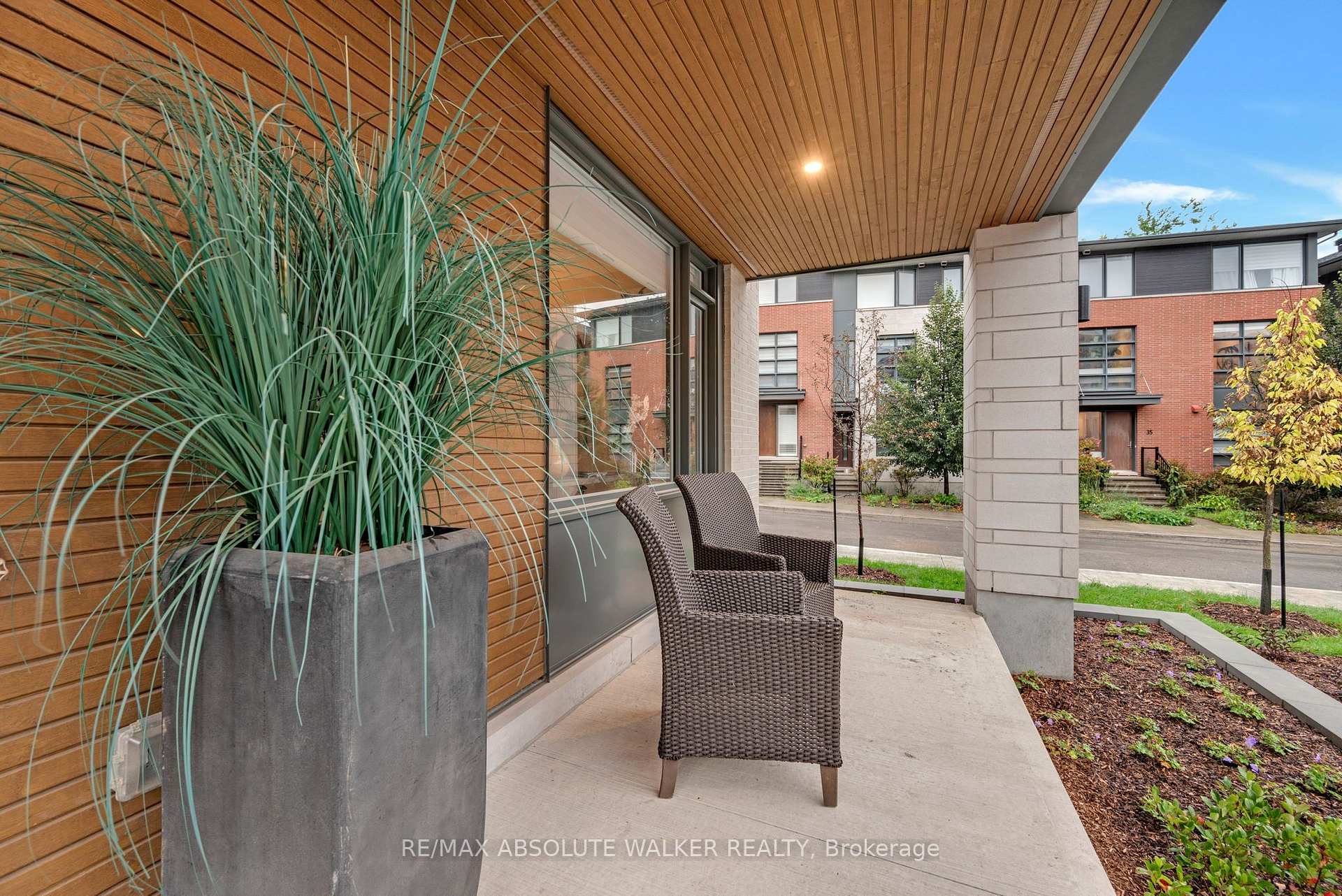 Photo 3 of 22 Oblats Avenue, Ottawa, Ottawa East — HOMEH