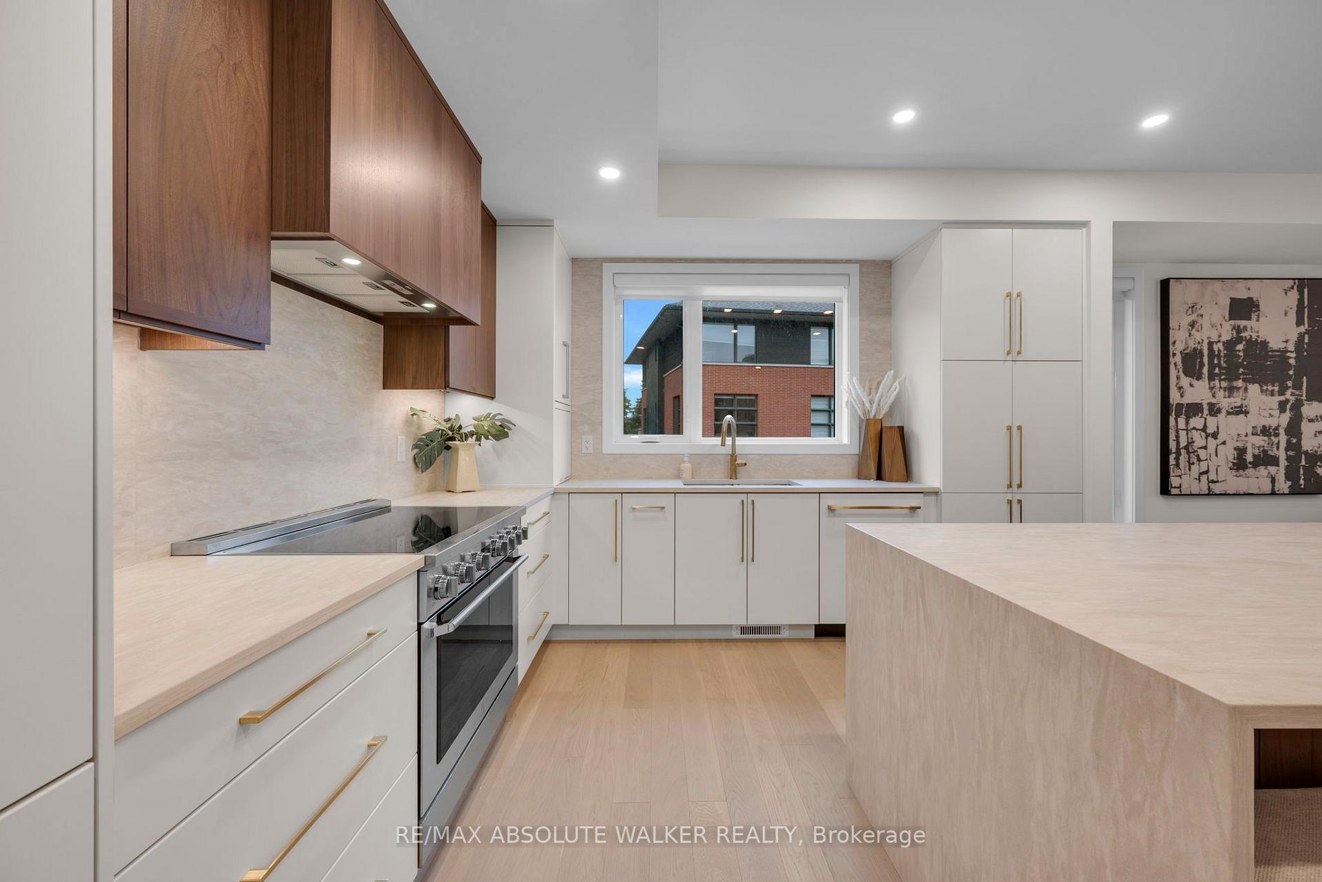 Photo 12 of 22 Oblats Avenue, Ottawa, Ottawa East — HOMEH