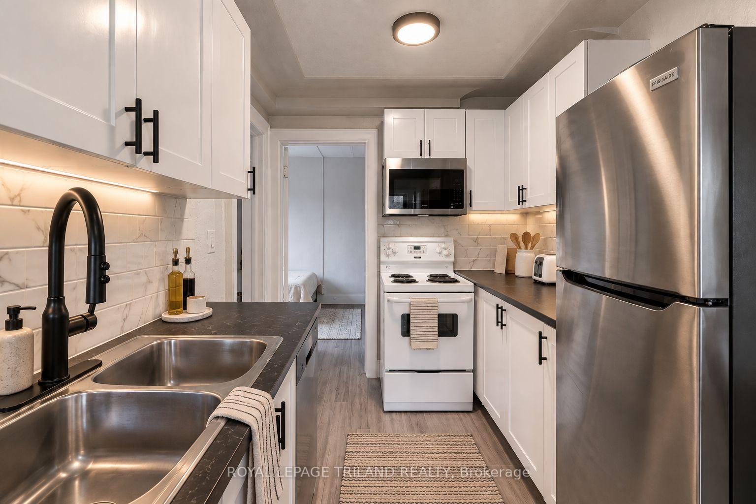 Photo 3 of Unit 10, 425 Mckenzie Avenue, London, South F — HOMEH