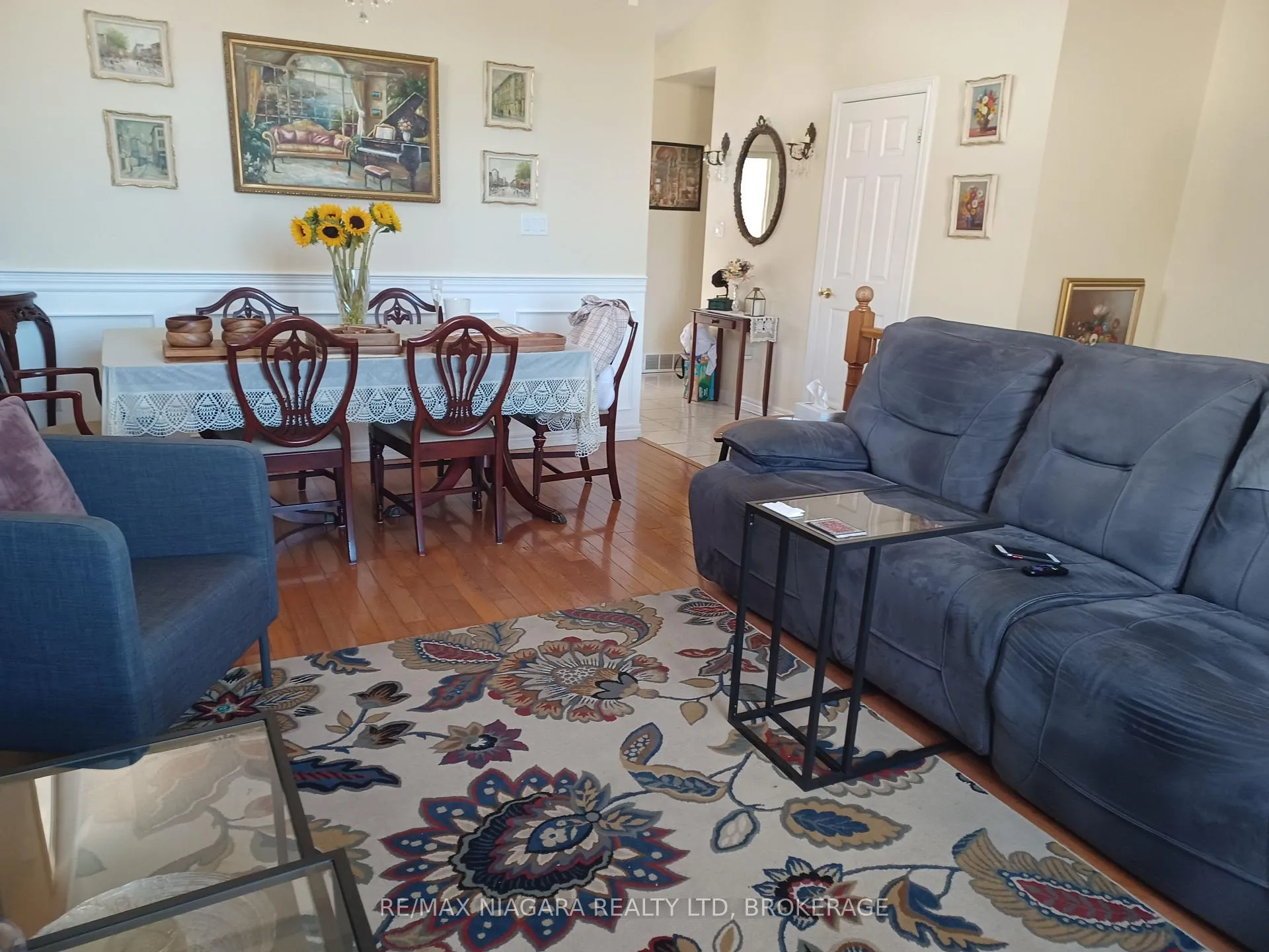 Photo 3 of 8008 Grossi Court, Niagara Falls, Mt. Carmel — HOMEH