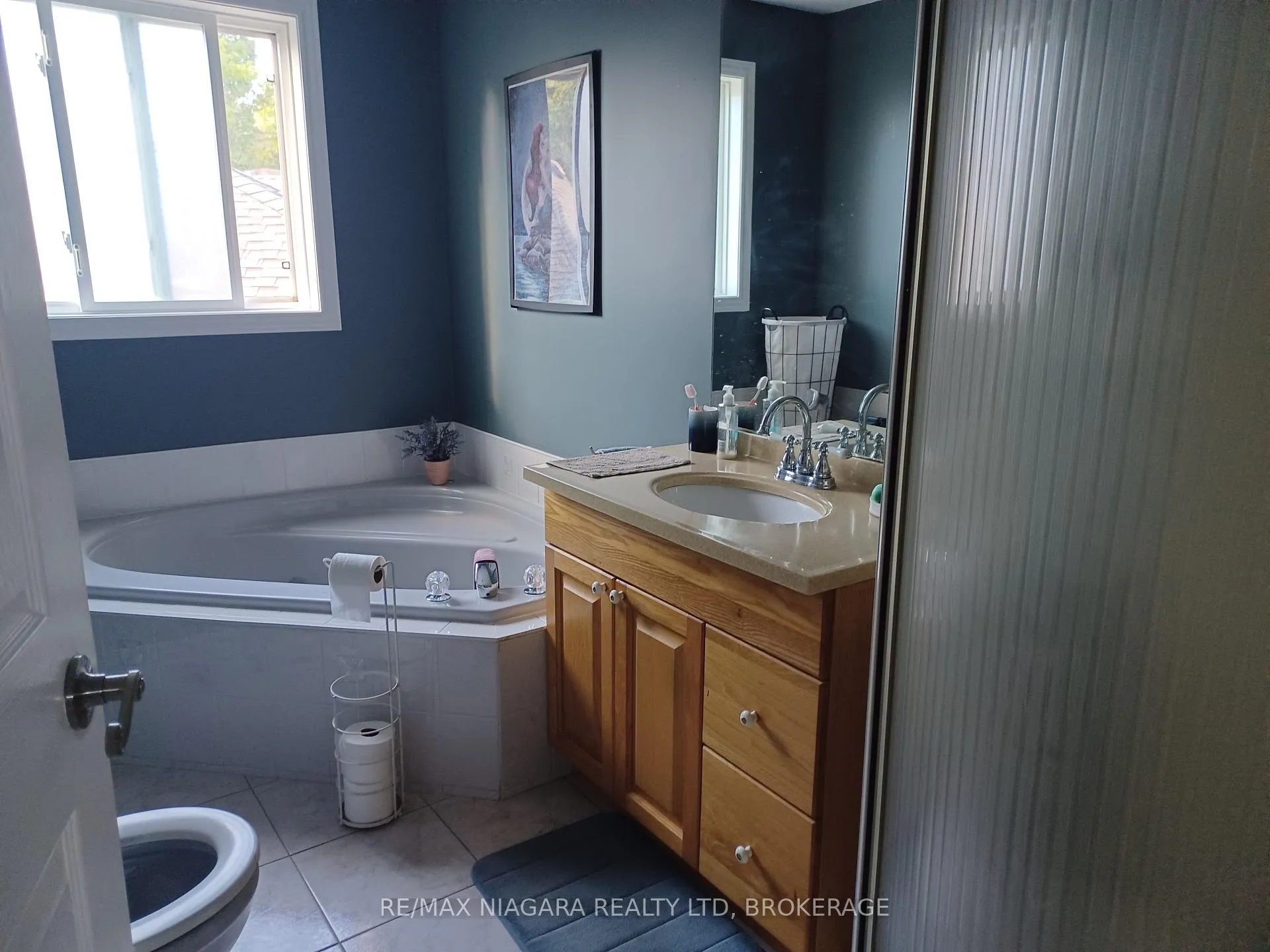 Photo 10 of 8008 Grossi Court, Niagara Falls, Mt. Carmel — HOMEH