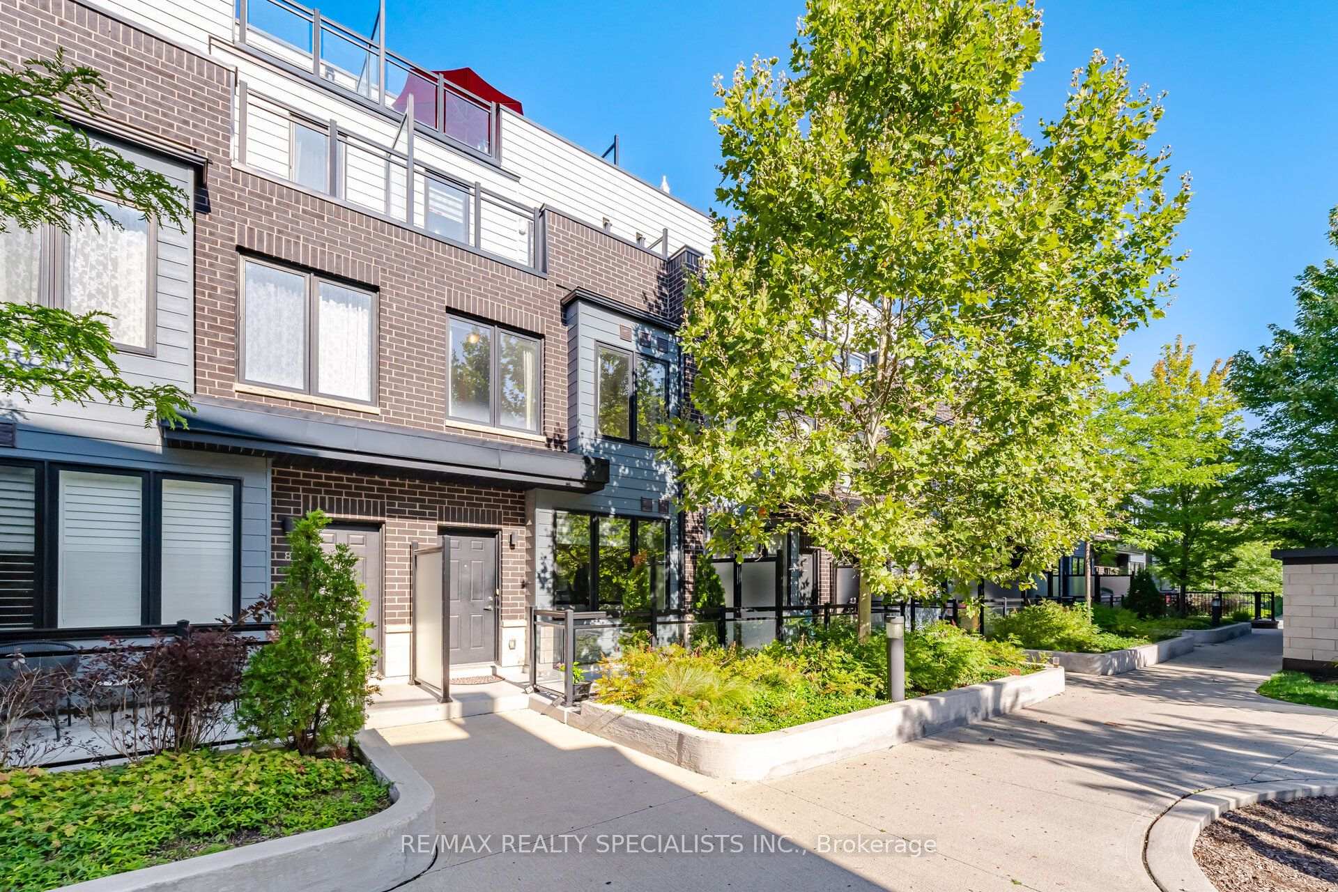 Photo 3 of Unit 7, 2232 Bromsgrove Road, Mississauga, Clarkson — HOMEH