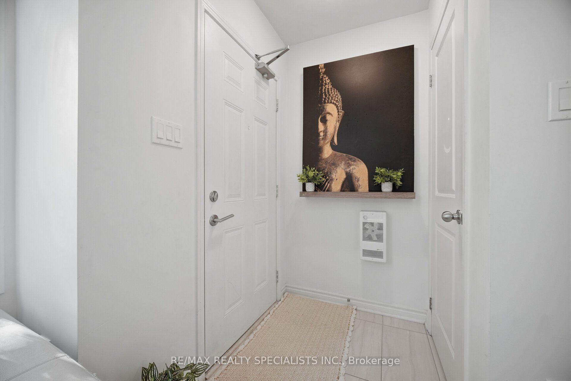 Photo 6 of Unit 7, 2232 Bromsgrove Road, Mississauga, Clarkson — HOMEH