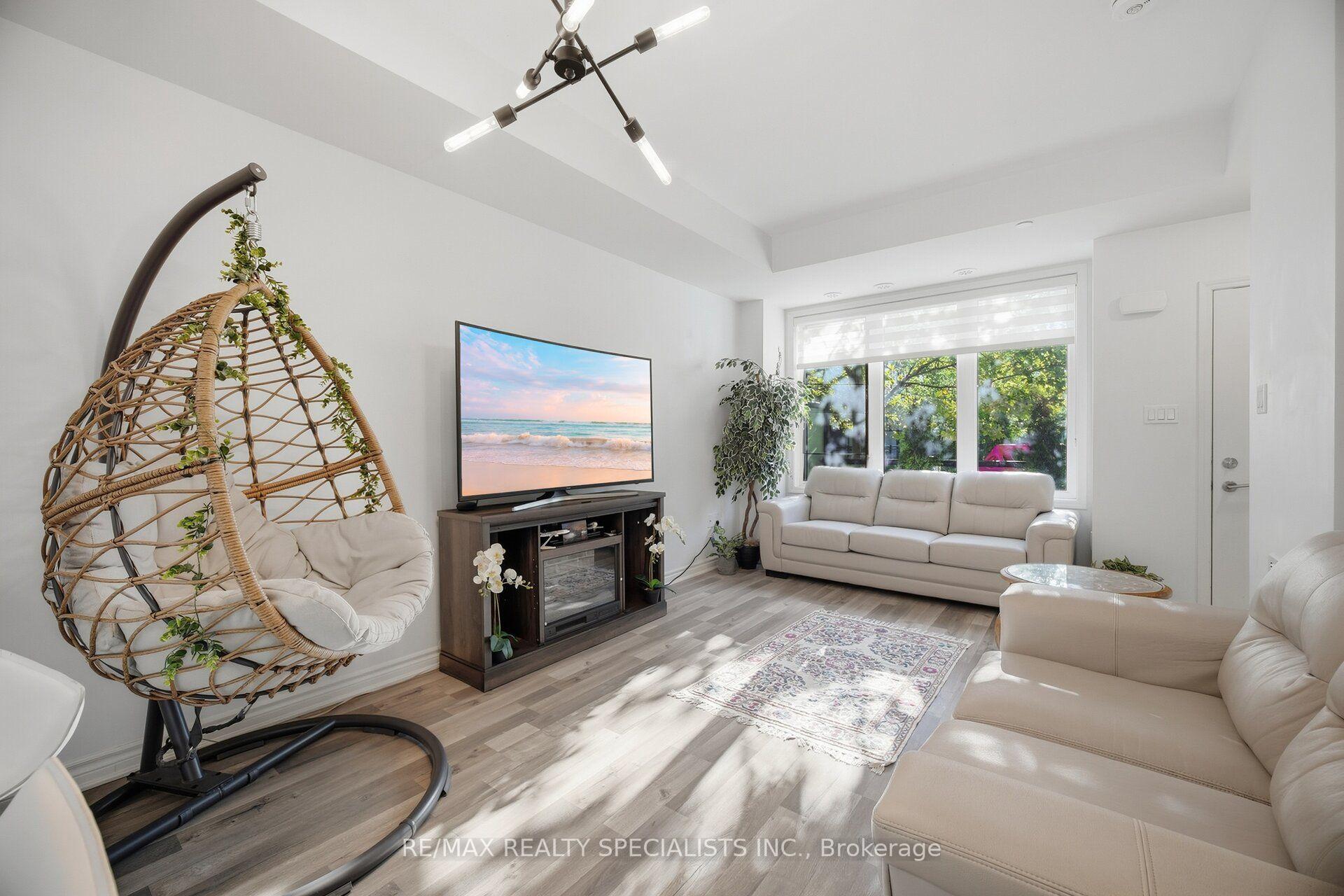 Photo 7 of Unit 7, 2232 Bromsgrove Road, Mississauga, Clarkson — HOMEH