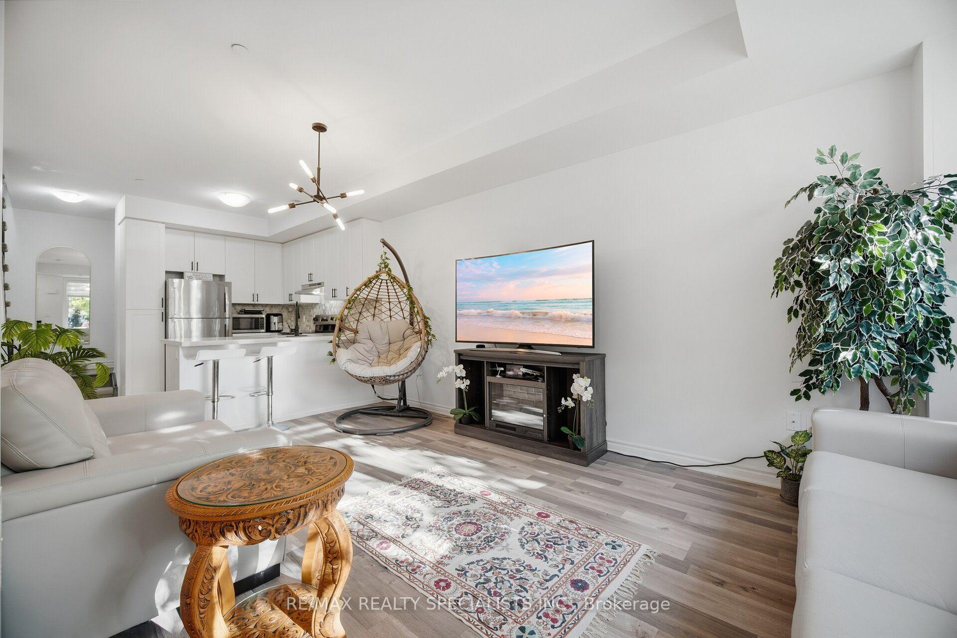 Photo 8 of Unit 7, 2232 Bromsgrove Road, Mississauga, Clarkson — HOMEH