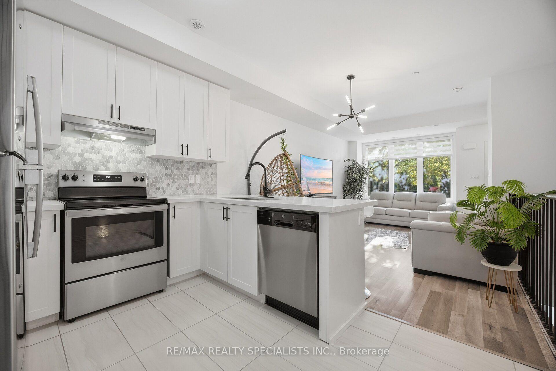 Photo 10 of Unit 7, 2232 Bromsgrove Road, Mississauga, Clarkson — HOMEH