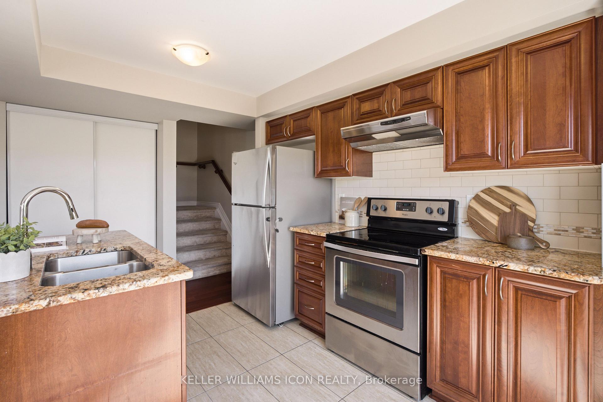 Photo 12 of 528 Clearbrook Drive, Ottawa, Barrhaven - Strandherd — HOMEH