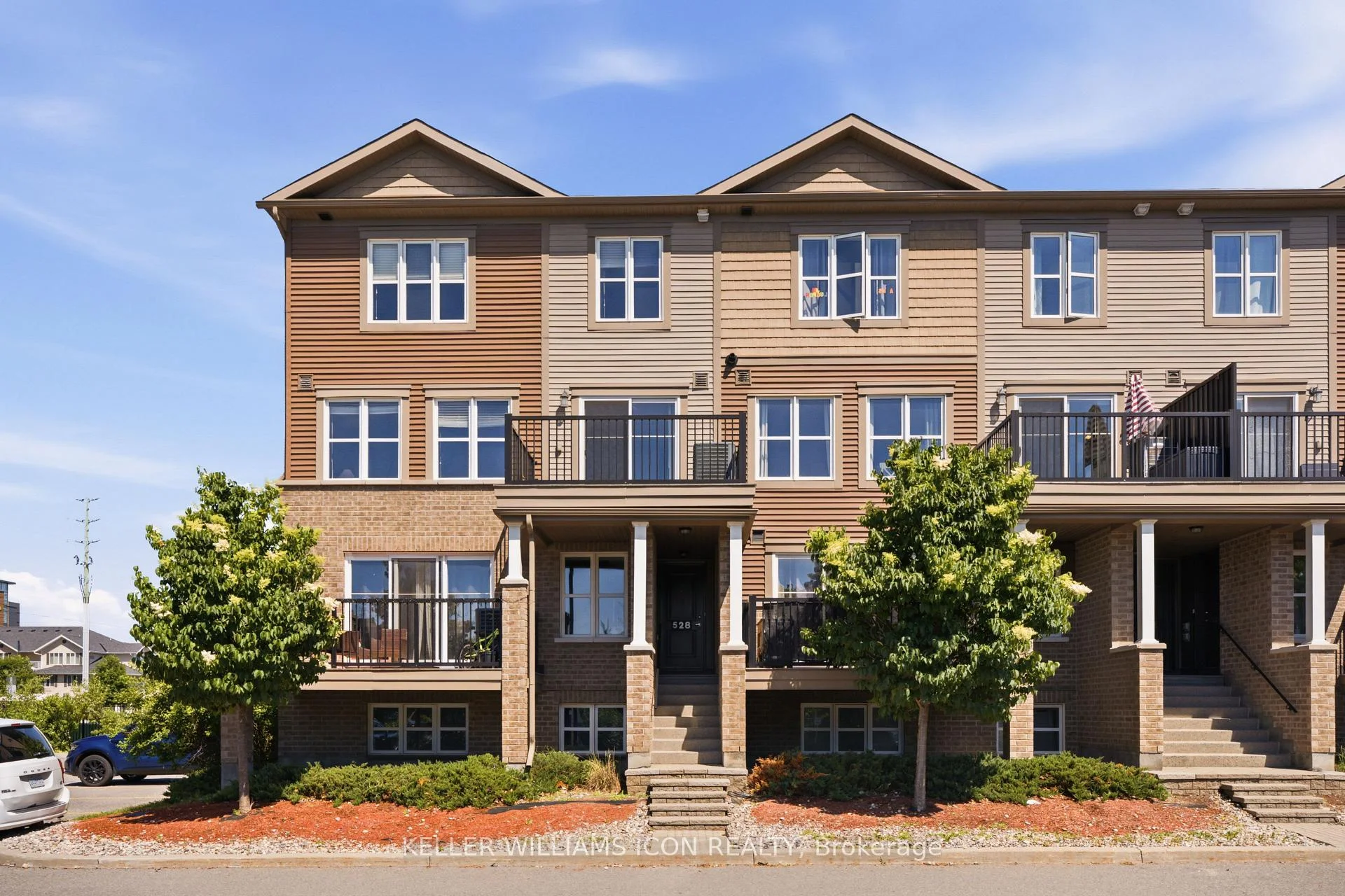 Photo 4 of 528 Clearbrook Drive, Ottawa, Barrhaven - Strandherd — HOMEH