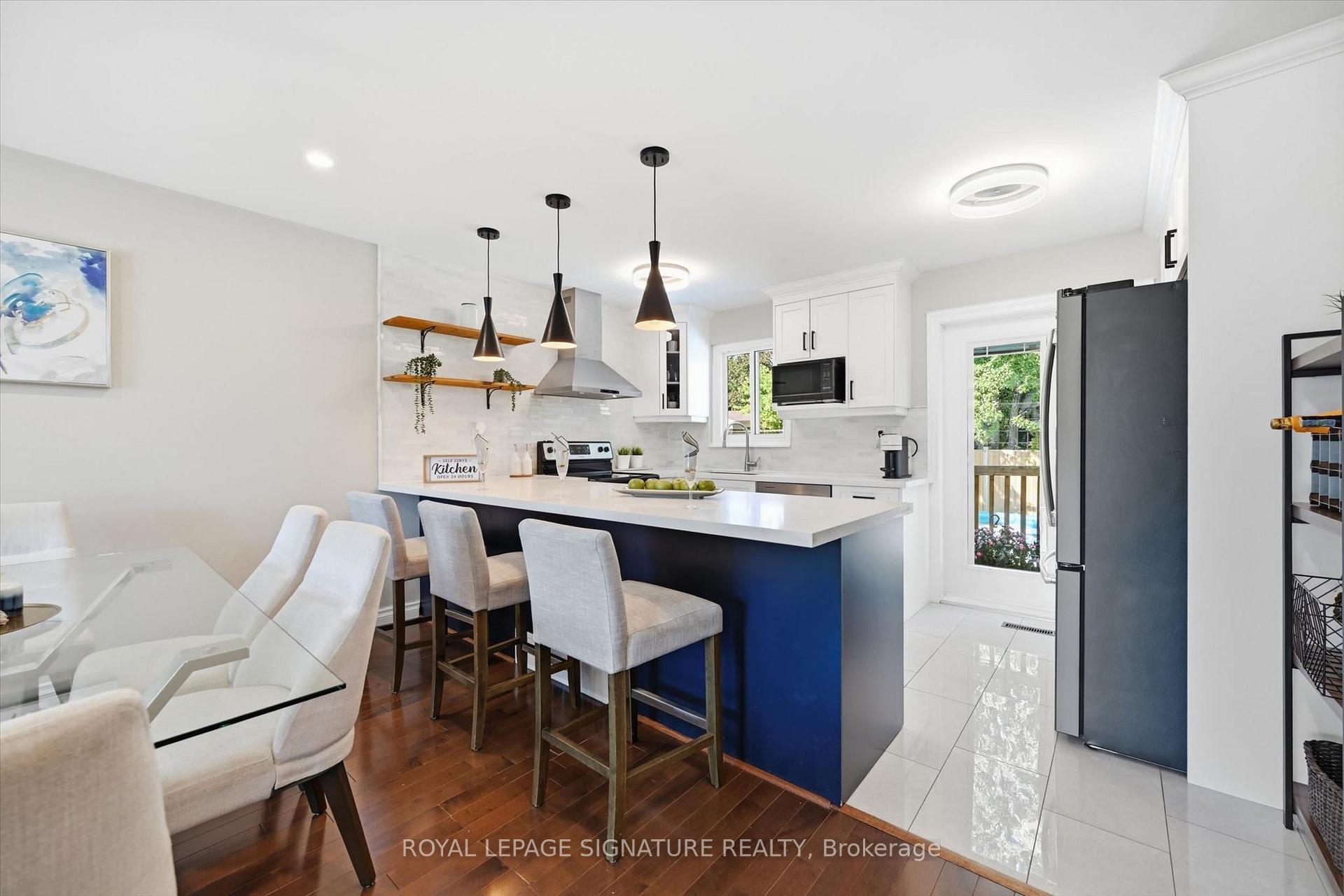 Photo 4 of 1333 Woodvale Place, Burlington, Palmer — HOMEH