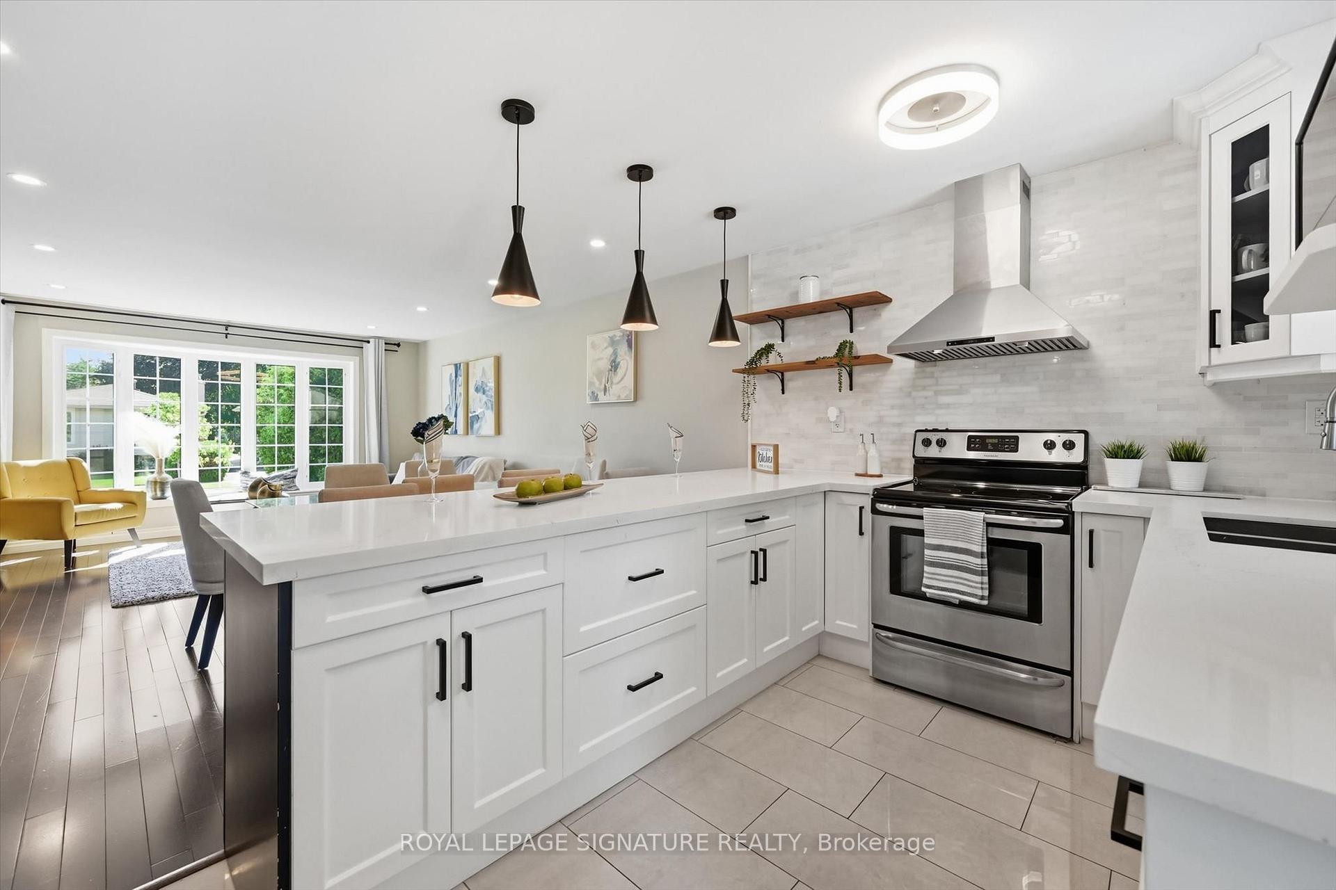 Photo 5 of 1333 Woodvale Place, Burlington, Palmer — HOMEH
