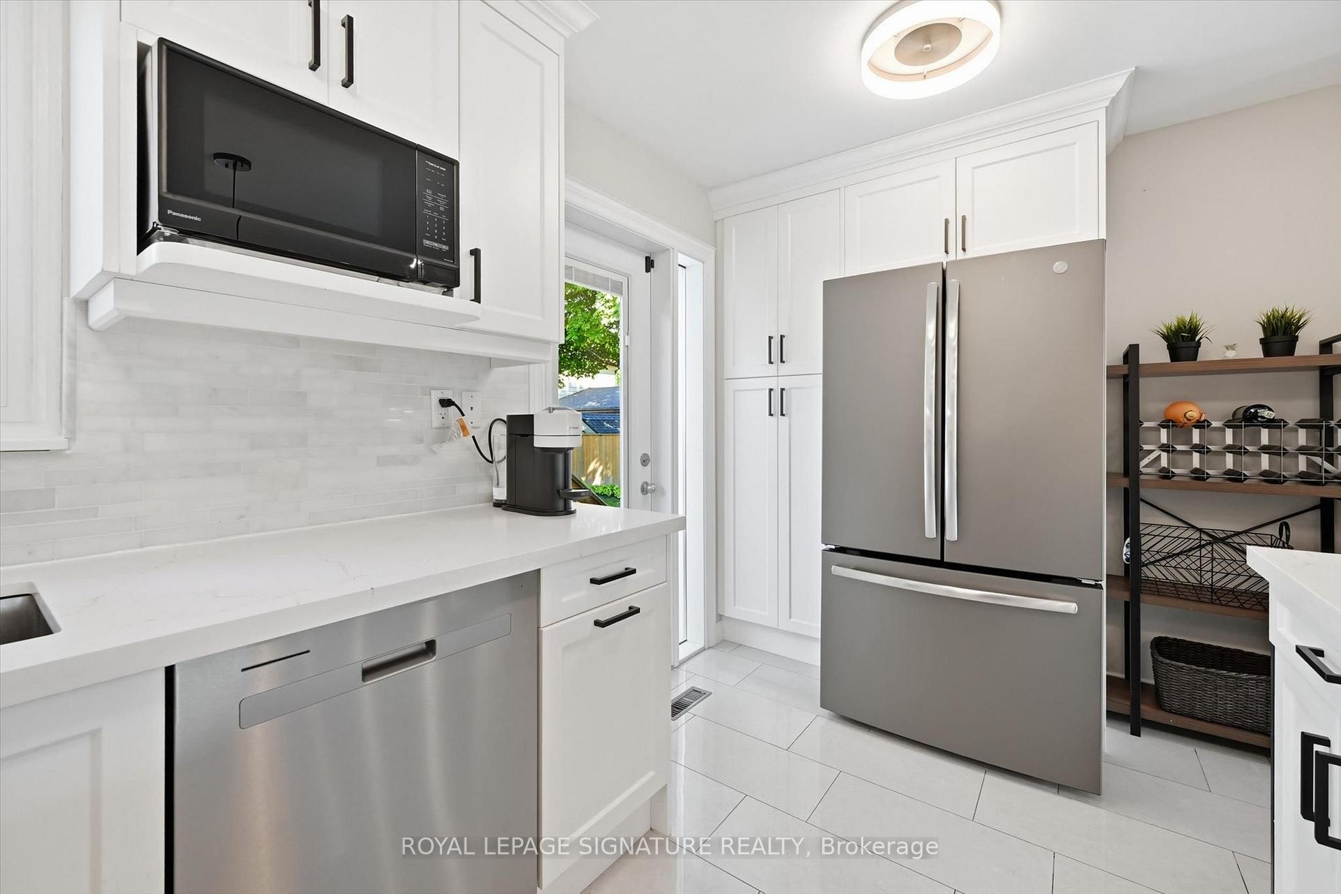 Photo 6 of 1333 Woodvale Place, Burlington, Palmer — HOMEH