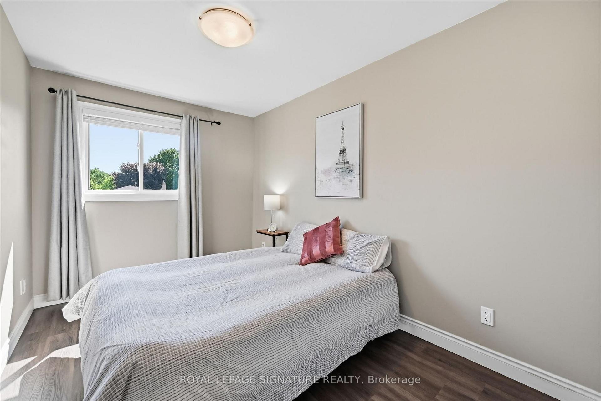 Photo 18 of 1333 Woodvale Place, Burlington, Palmer — HOMEH