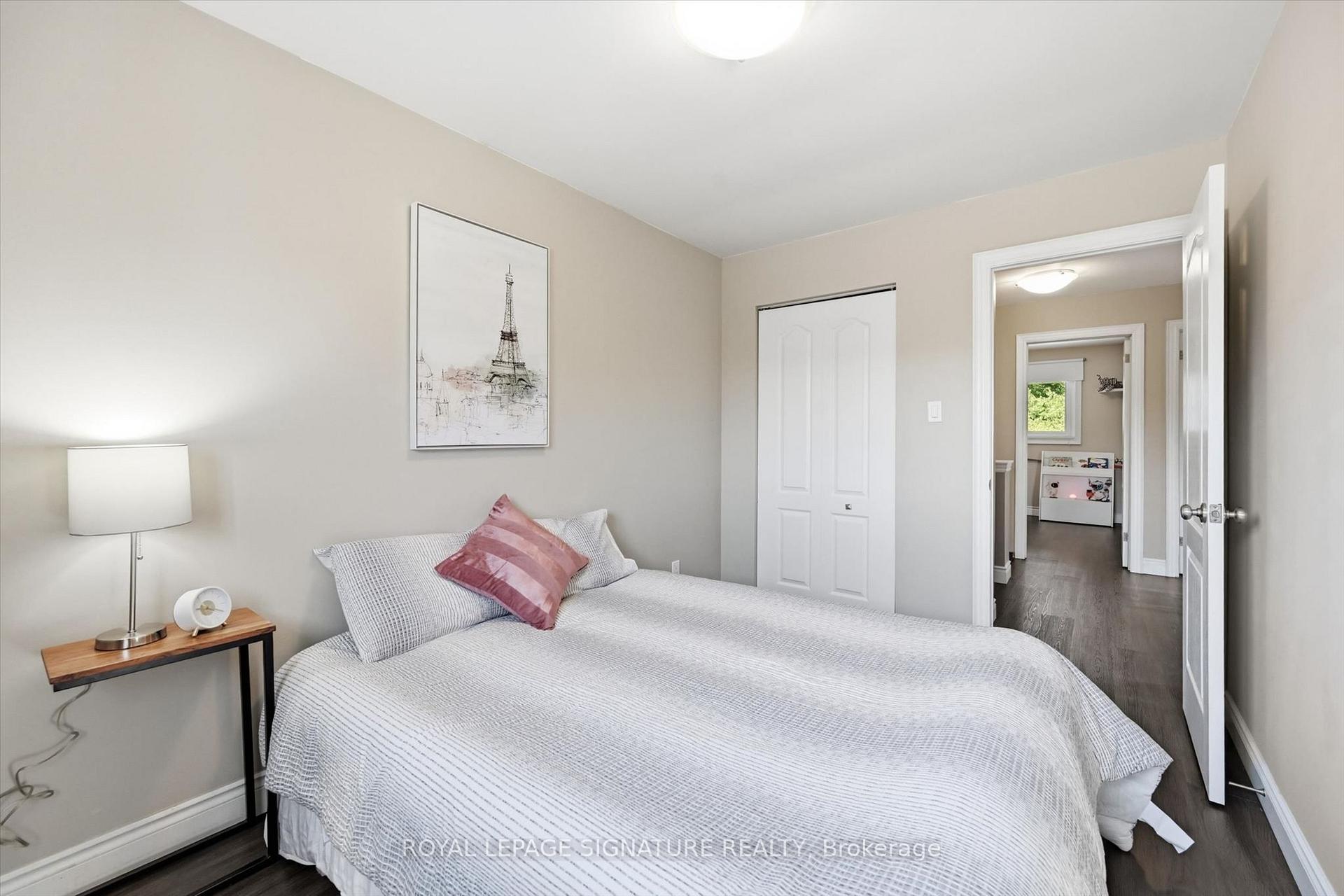 Photo 19 of 1333 Woodvale Place, Burlington, Palmer — HOMEH