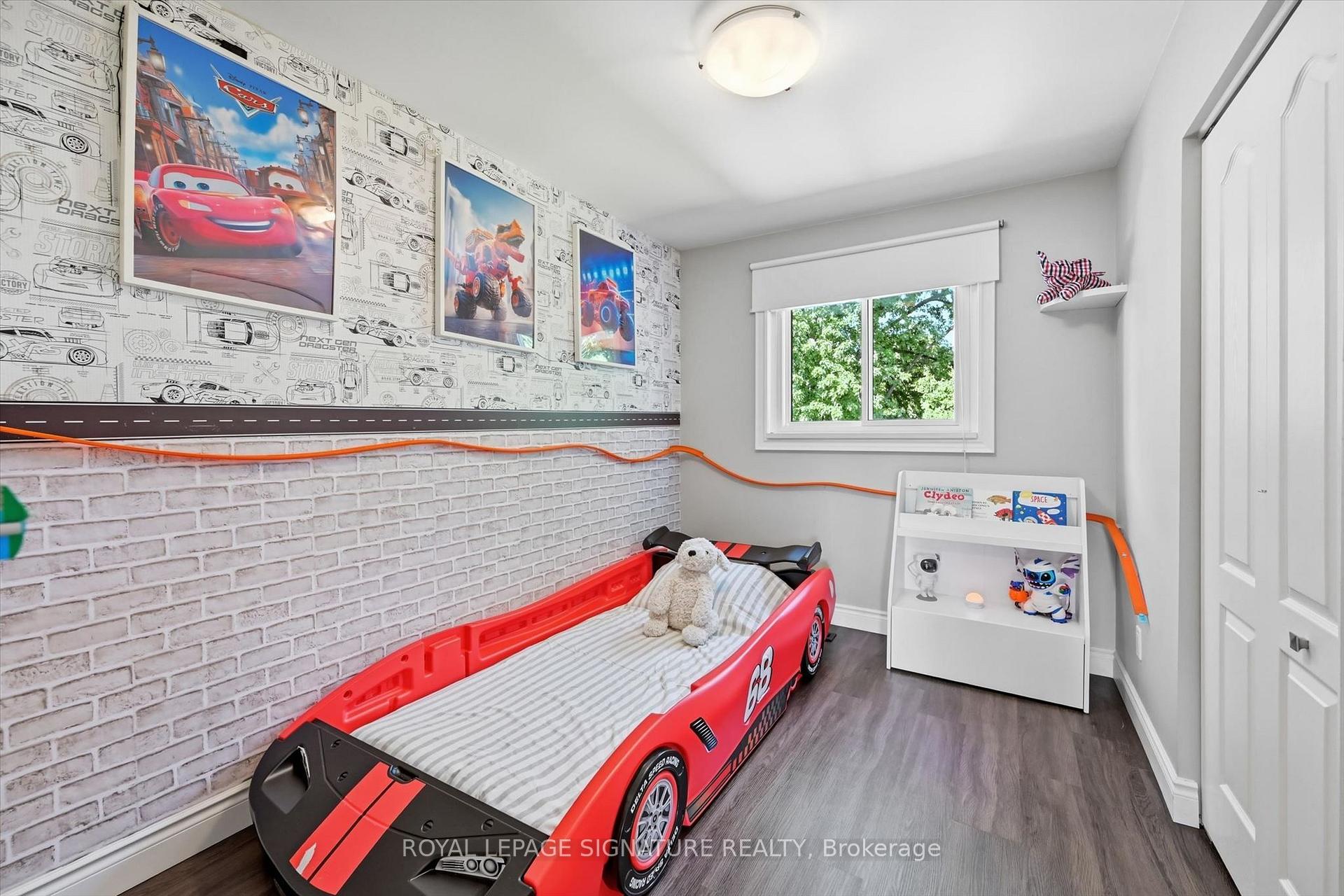 Photo 24 of 1333 Woodvale Place, Burlington, Palmer — HOMEH