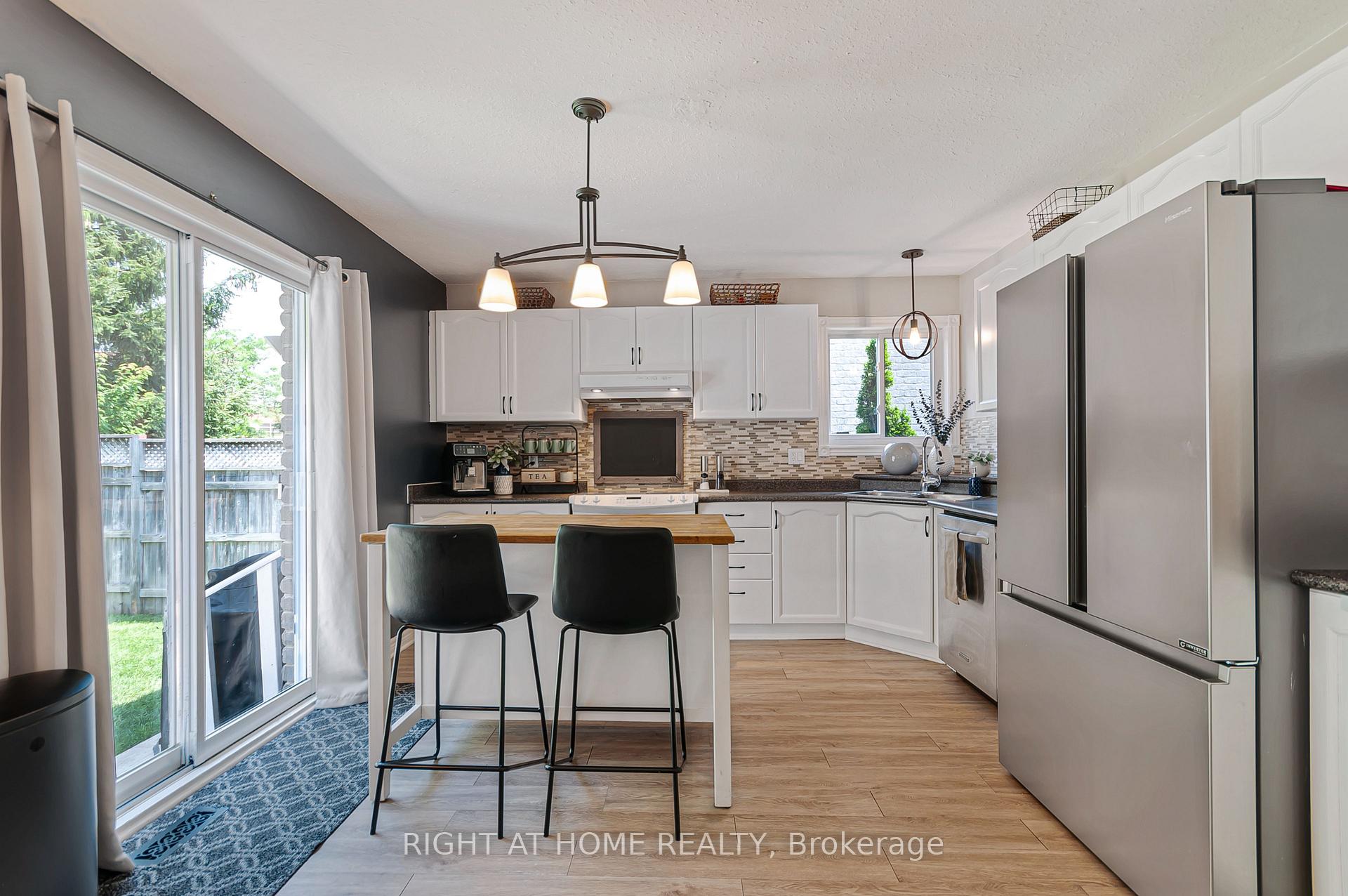 Photo 7 of 174 Sundew Drive, Barrie, Holly — HOMEH