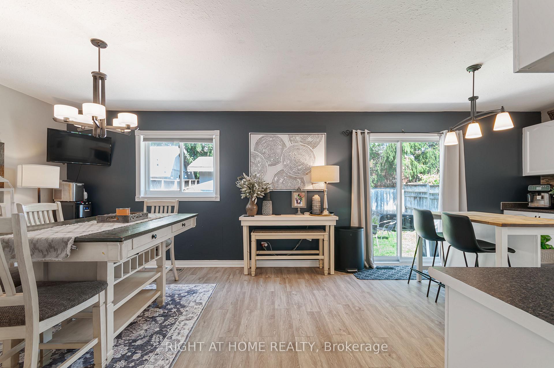 Photo 10 of 174 Sundew Drive, Barrie, Holly — HOMEH