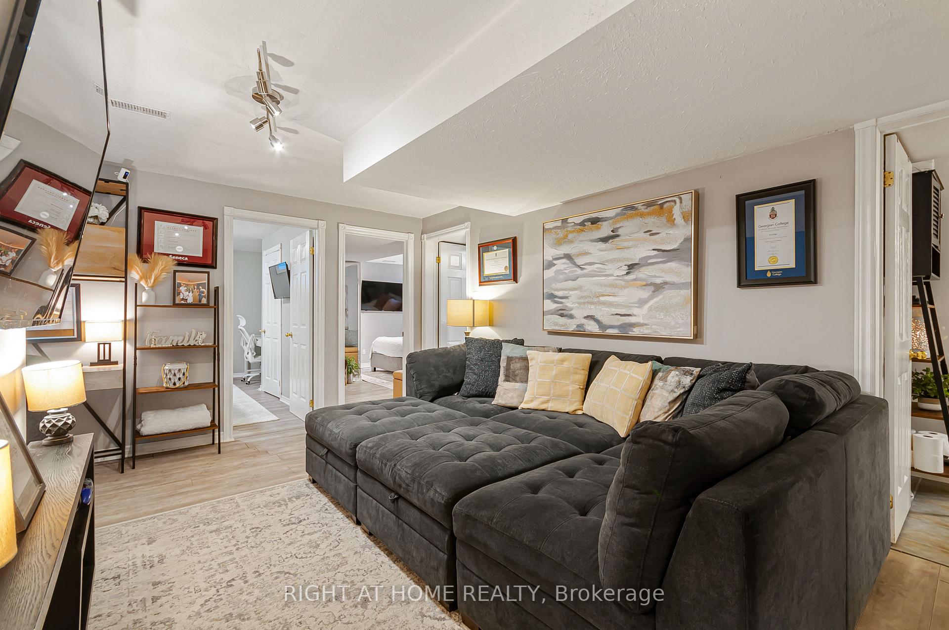 Photo 20 of 174 Sundew Drive, Barrie, Holly — HOMEH
