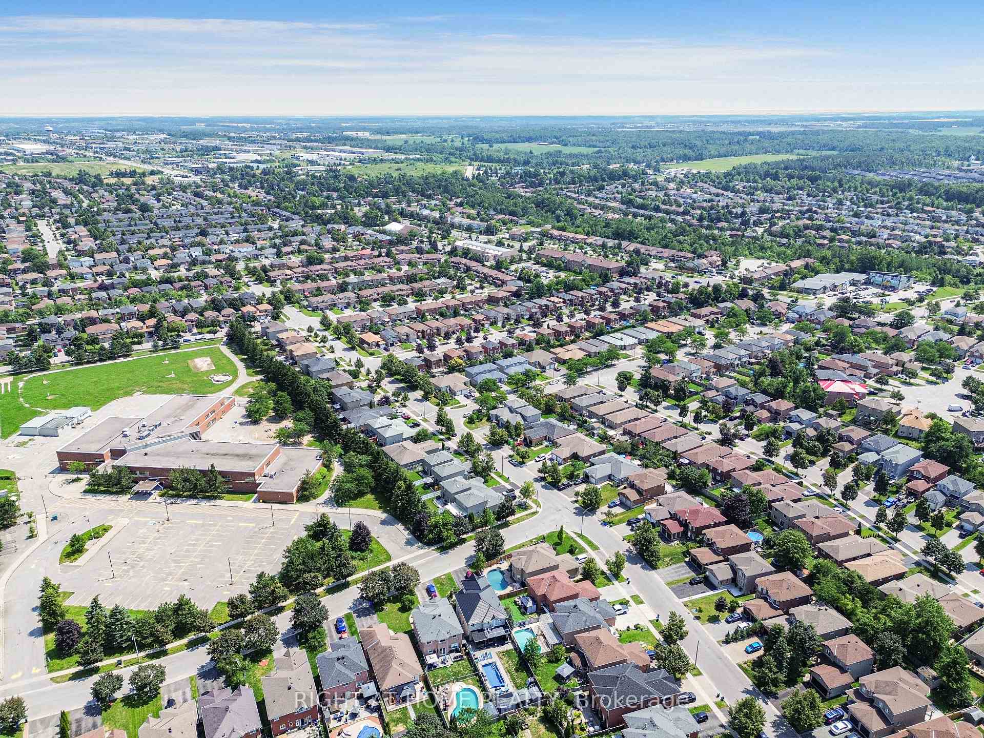 Photo 28 of 174 Sundew Drive, Barrie, Holly — HOMEH