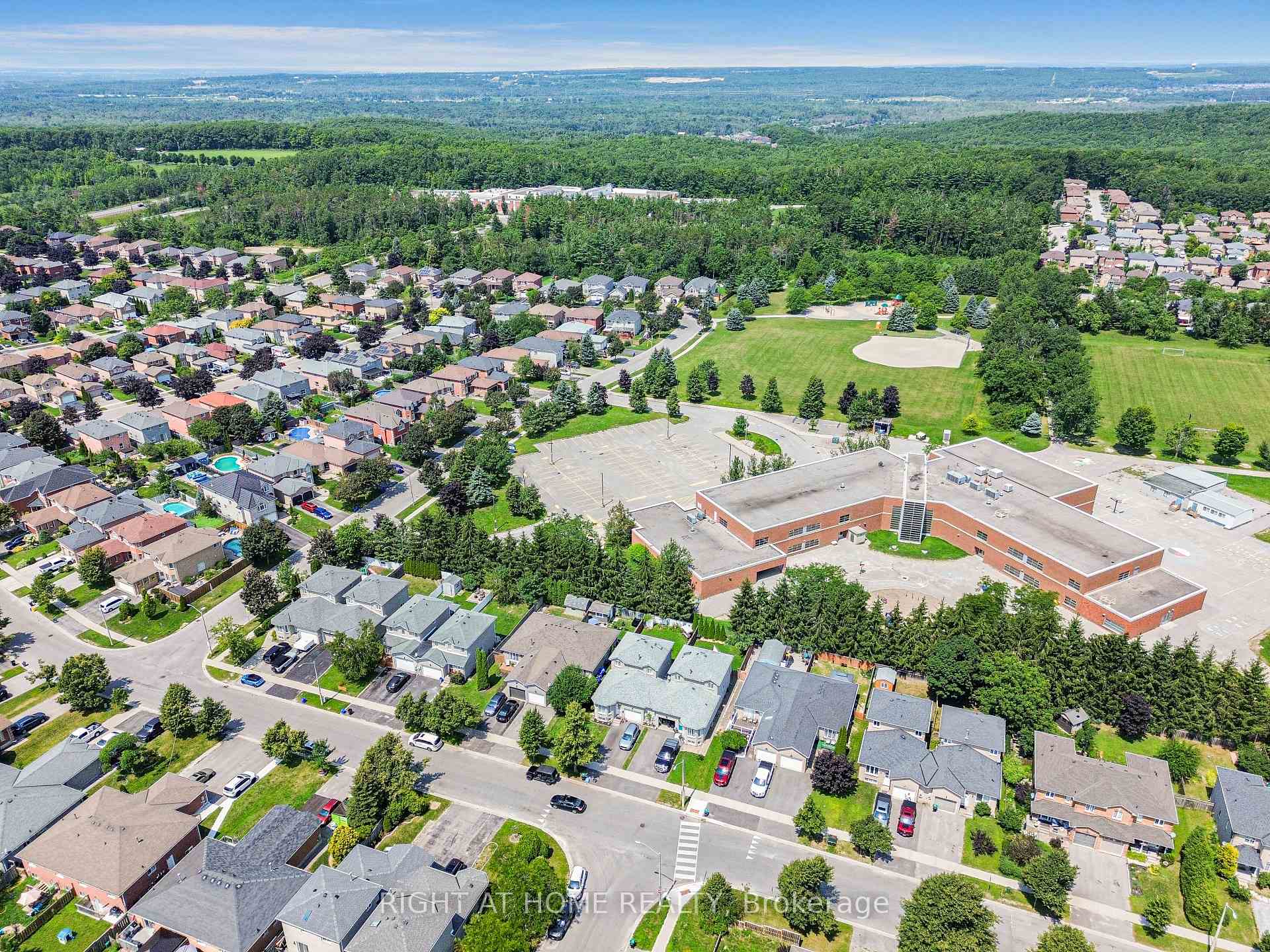Photo 29 of 174 Sundew Drive, Barrie, Holly — HOMEH