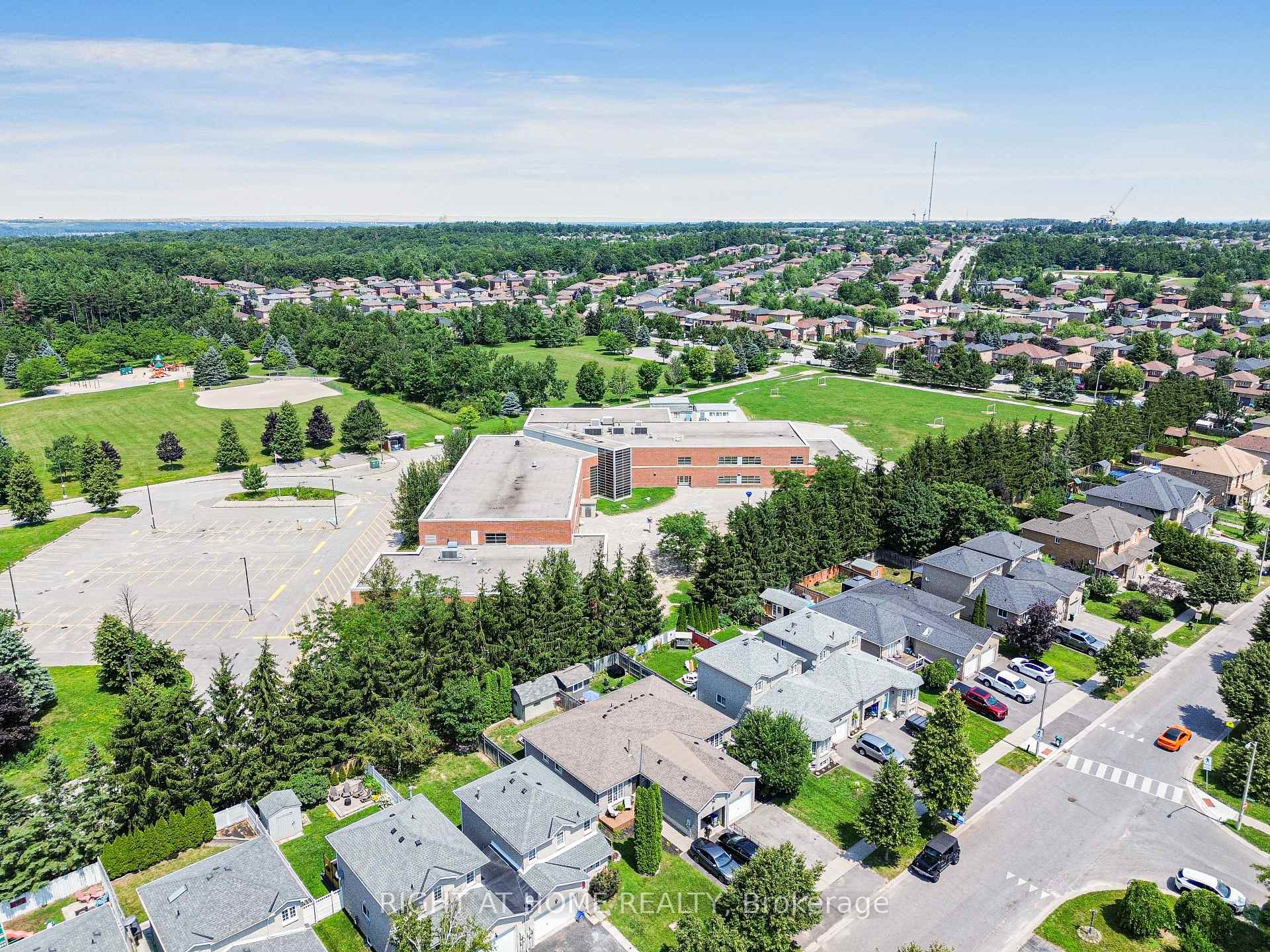 Photo 30 of 174 Sundew Drive, Barrie, Holly — HOMEH