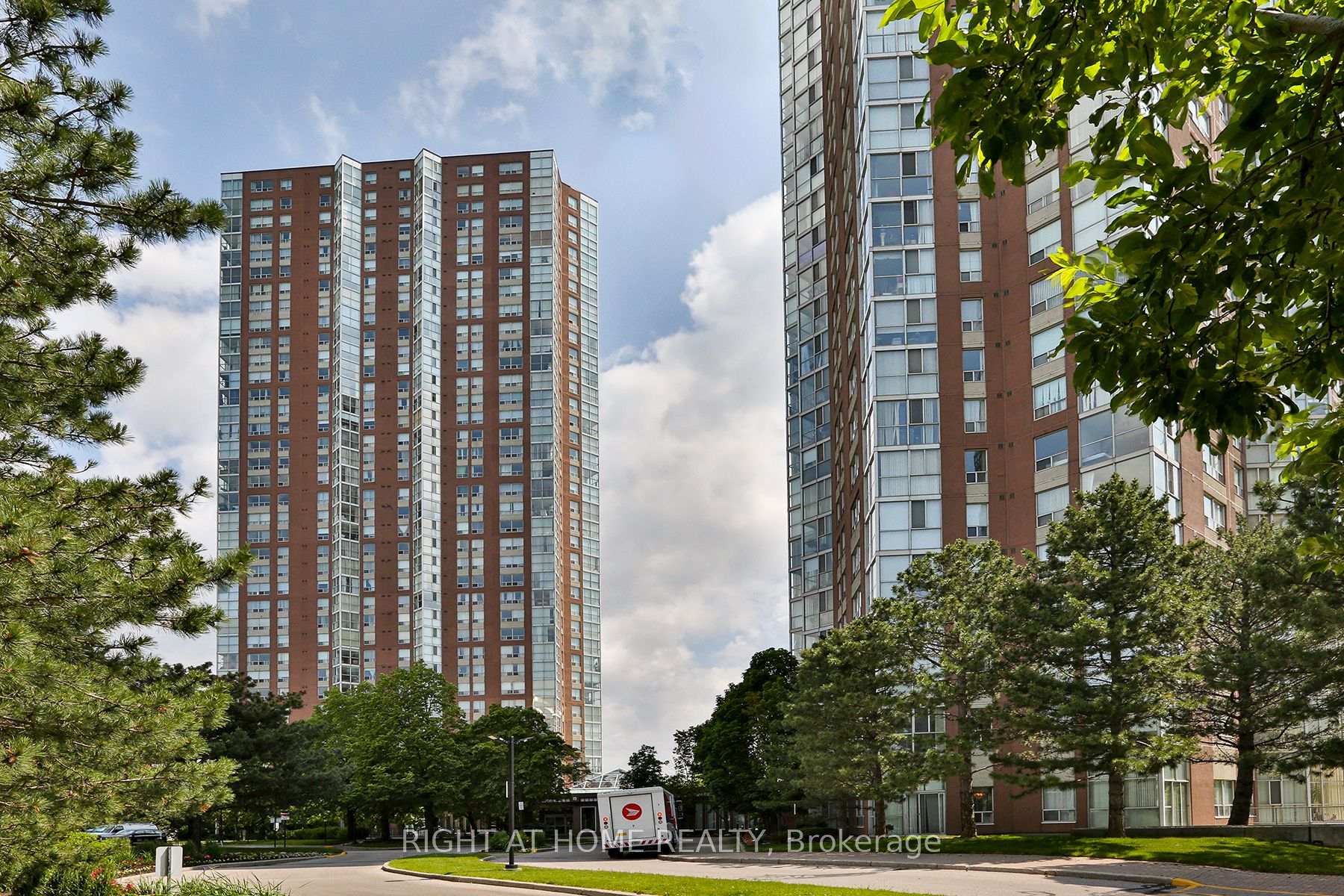 Photo 1 of Unit 2212, 7 Concorde Place, North York, Banbury-Don Mills — HOMEH
