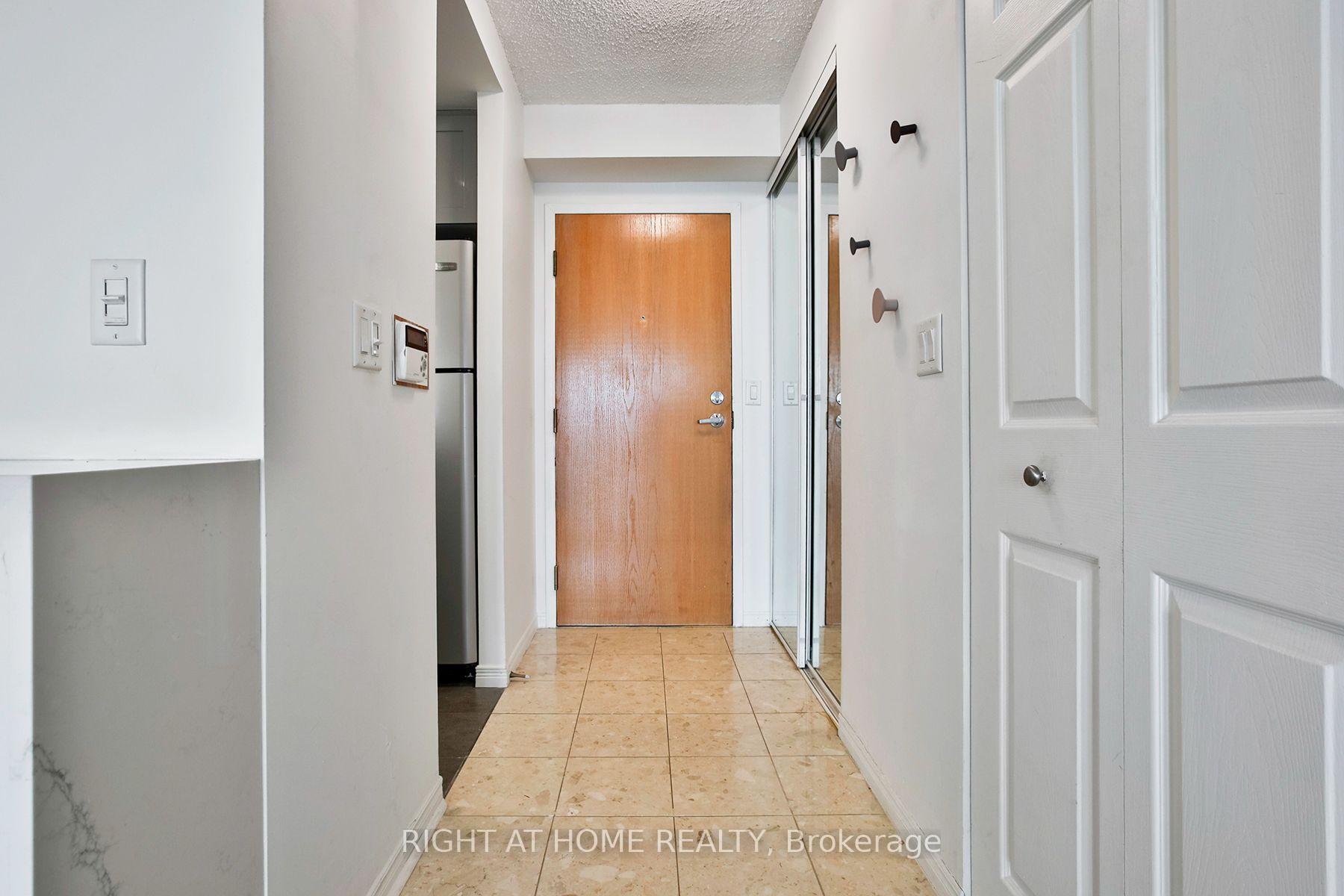 Photo 4 of Unit 2212, 7 Concorde Place, North York, Banbury-Don Mills — HOMEH
