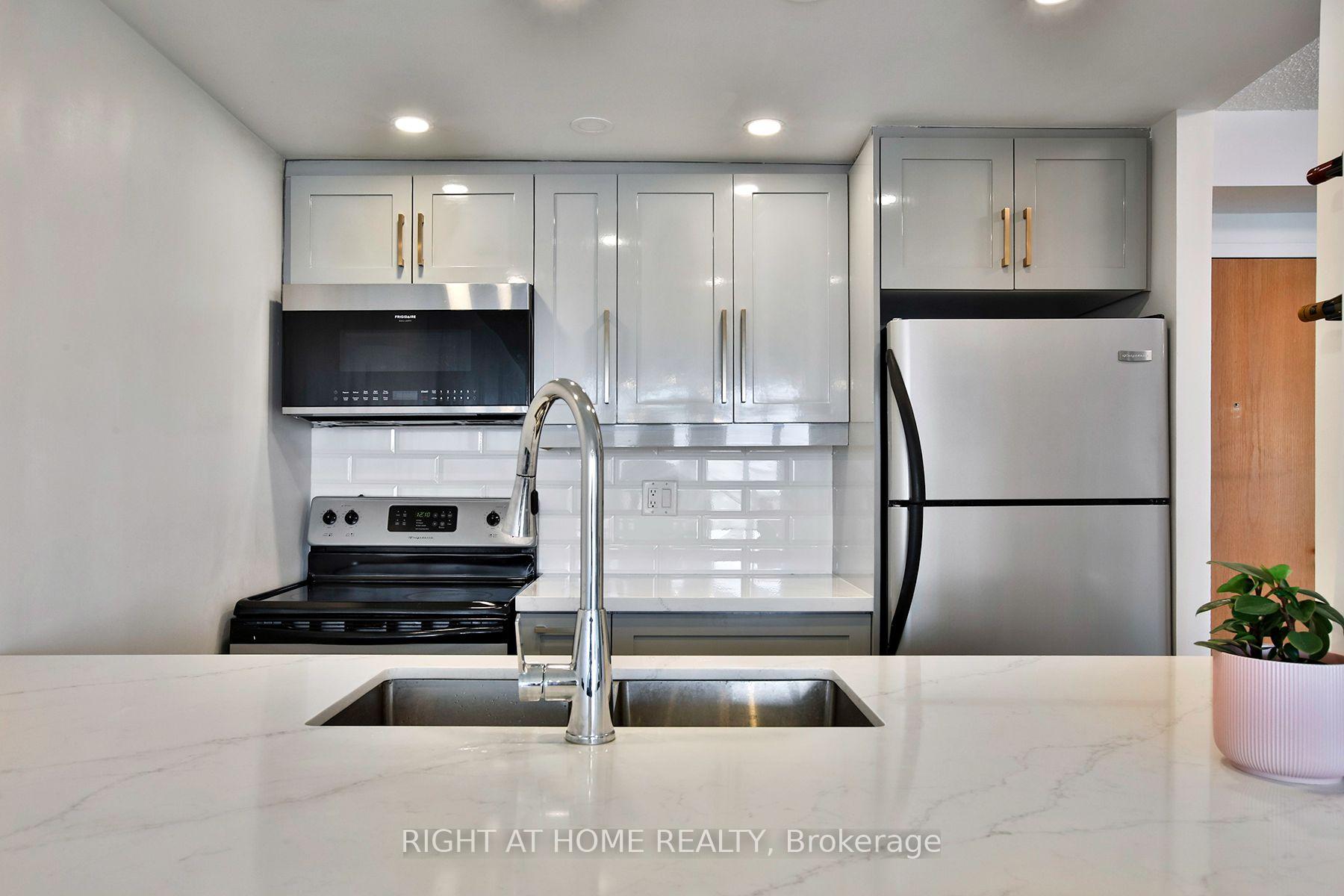 Photo 6 of Unit 2212, 7 Concorde Place, North York, Banbury-Don Mills — HOMEH
