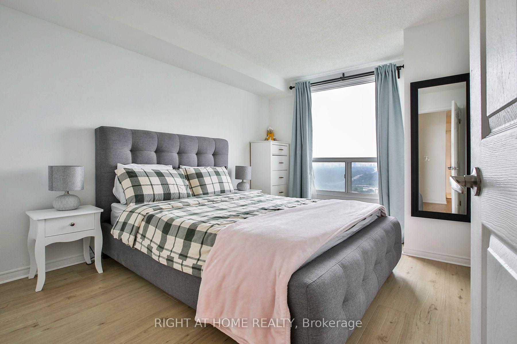 Photo 16 of Unit 2212, 7 Concorde Place, North York, Banbury-Don Mills — HOMEH