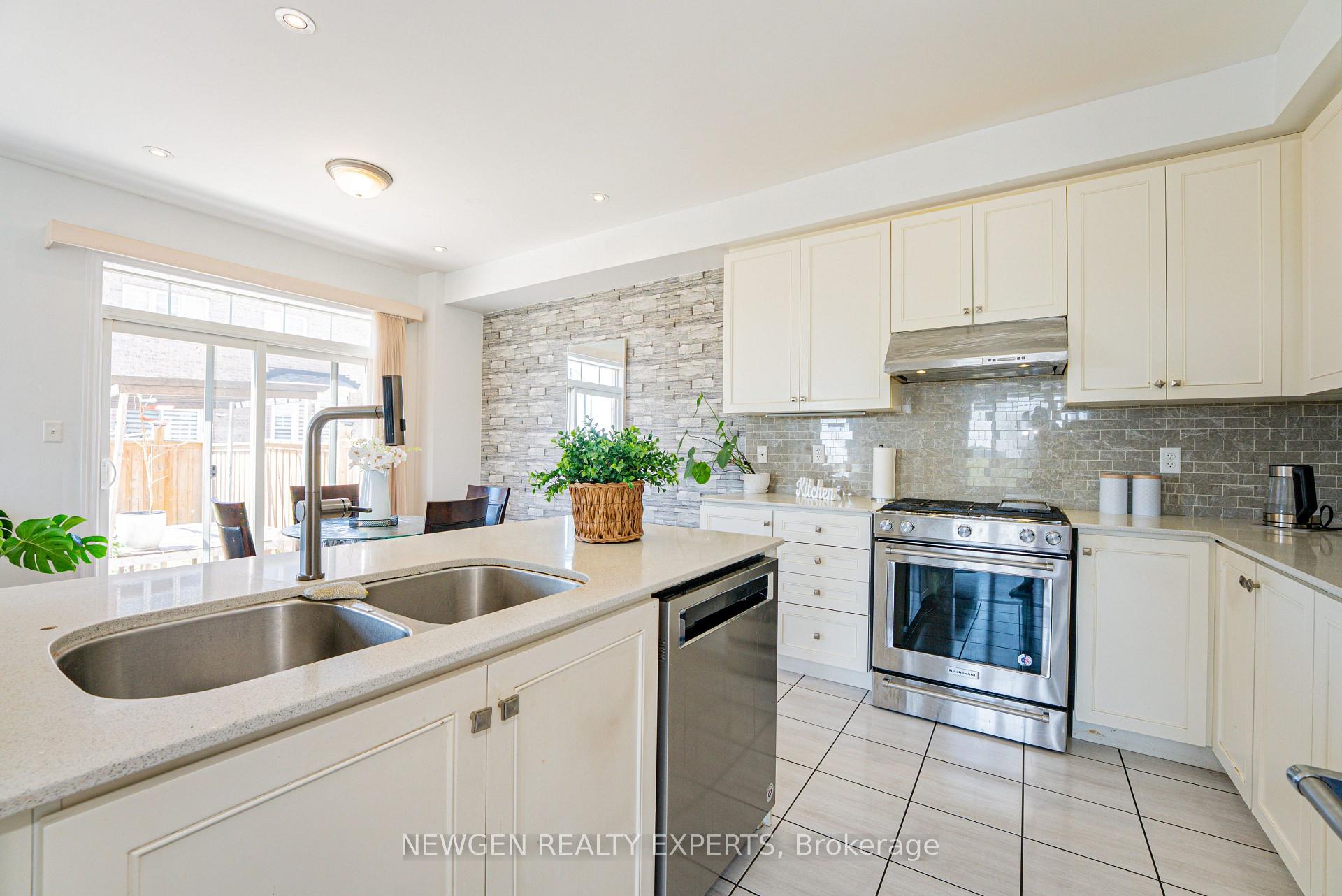Photo 14 of 2 Rangemore Road, Brampton, Northwest Brampton — HOMEH