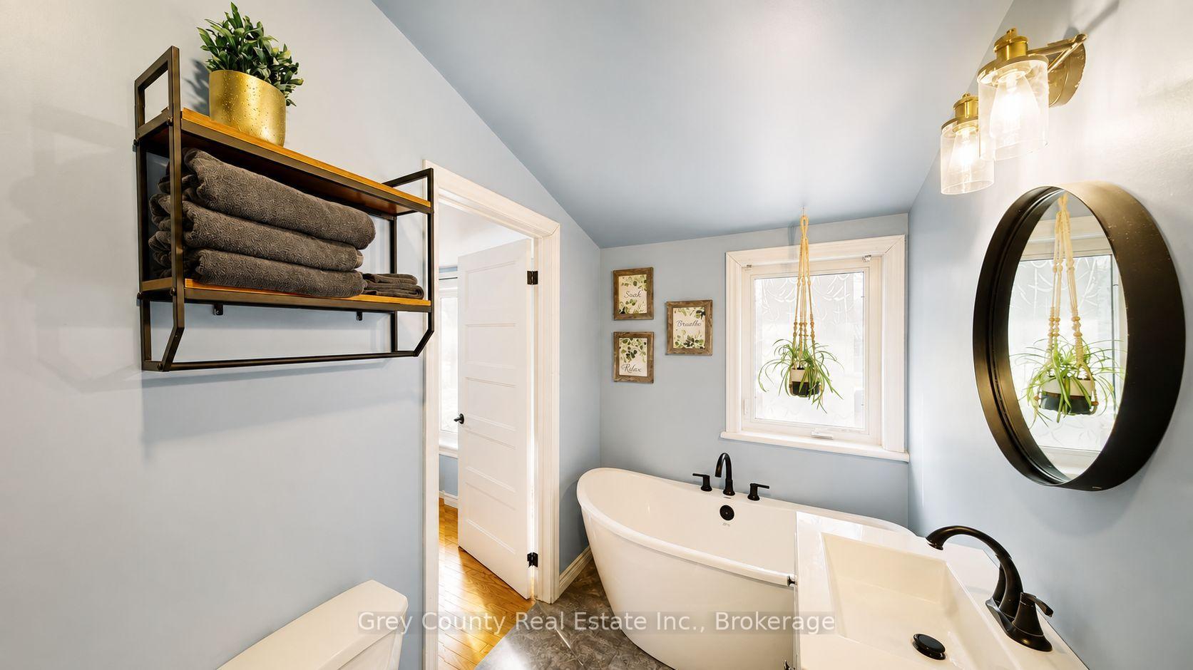 Photo 32 of 120 Mark Street W, Grey Highlands — HOMEH
